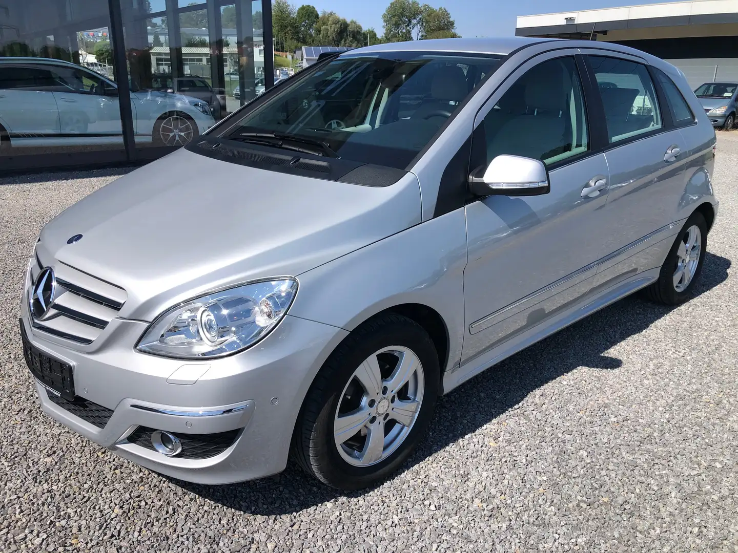 Mercedes-Benz B 180 Autotronic*Bi-Xenon*COMAND*Park-Assistent*1.Hand* Silber - 1