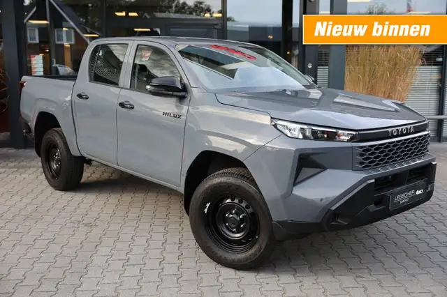 Toyota Hilux 2.8 D-4D MHEV DUBBEL CABINE ACTIVE A/T 4WD 5 ZITS