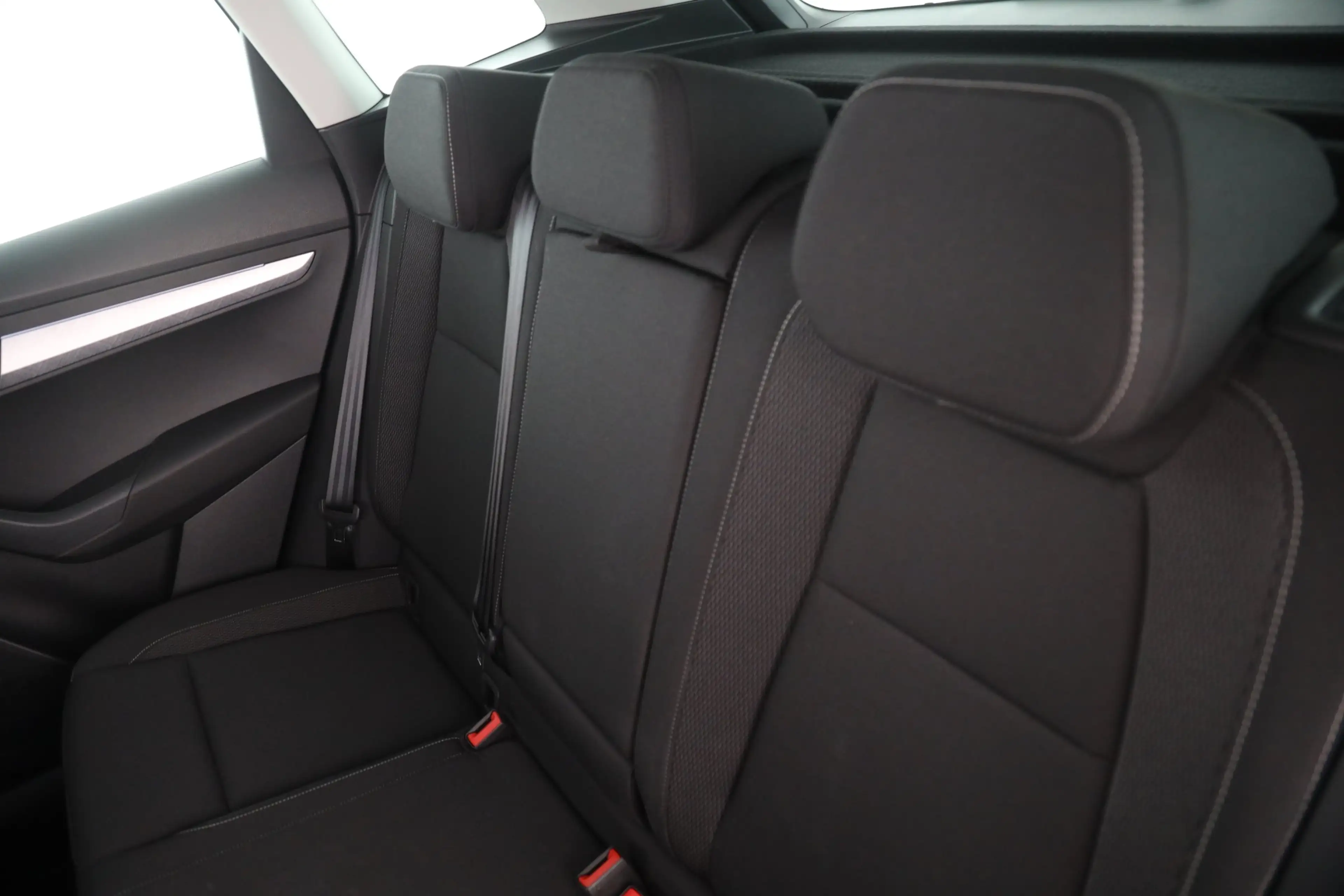 Skoda Karoq 1.5 TSI DSG SELECTION | NAVI | LED | AHK | — photo 13