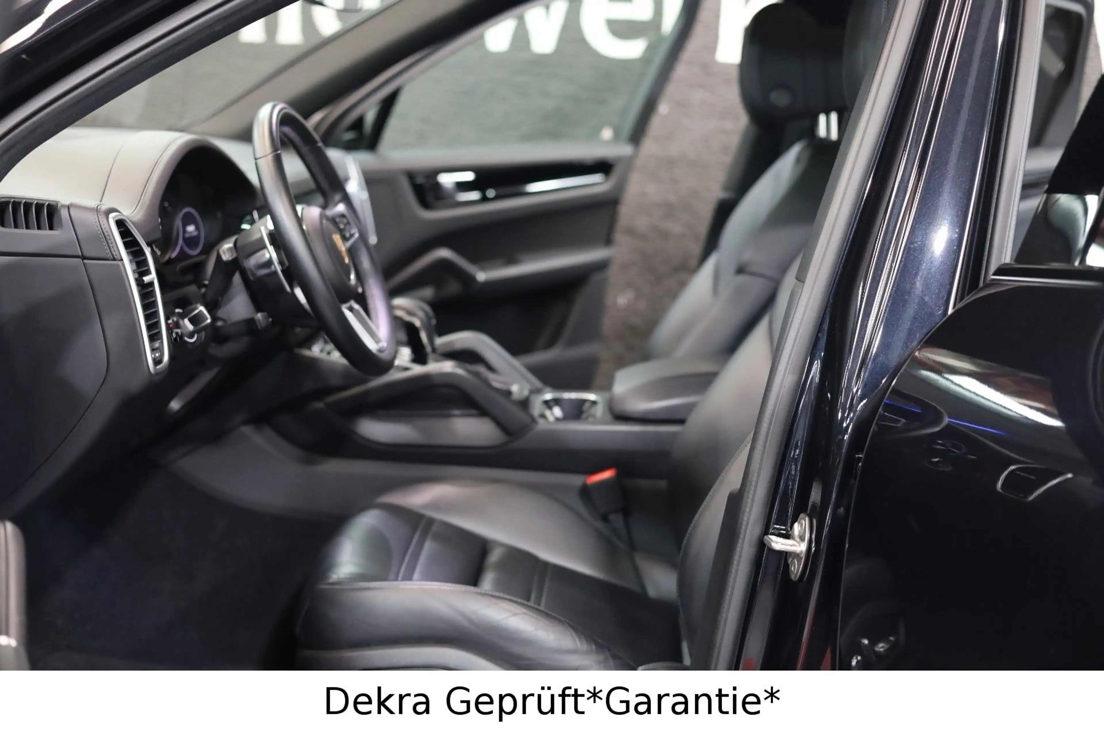 Porsche Cayenne E-Hybrid*Matrix*AHK*Pano*360° — photo 2
