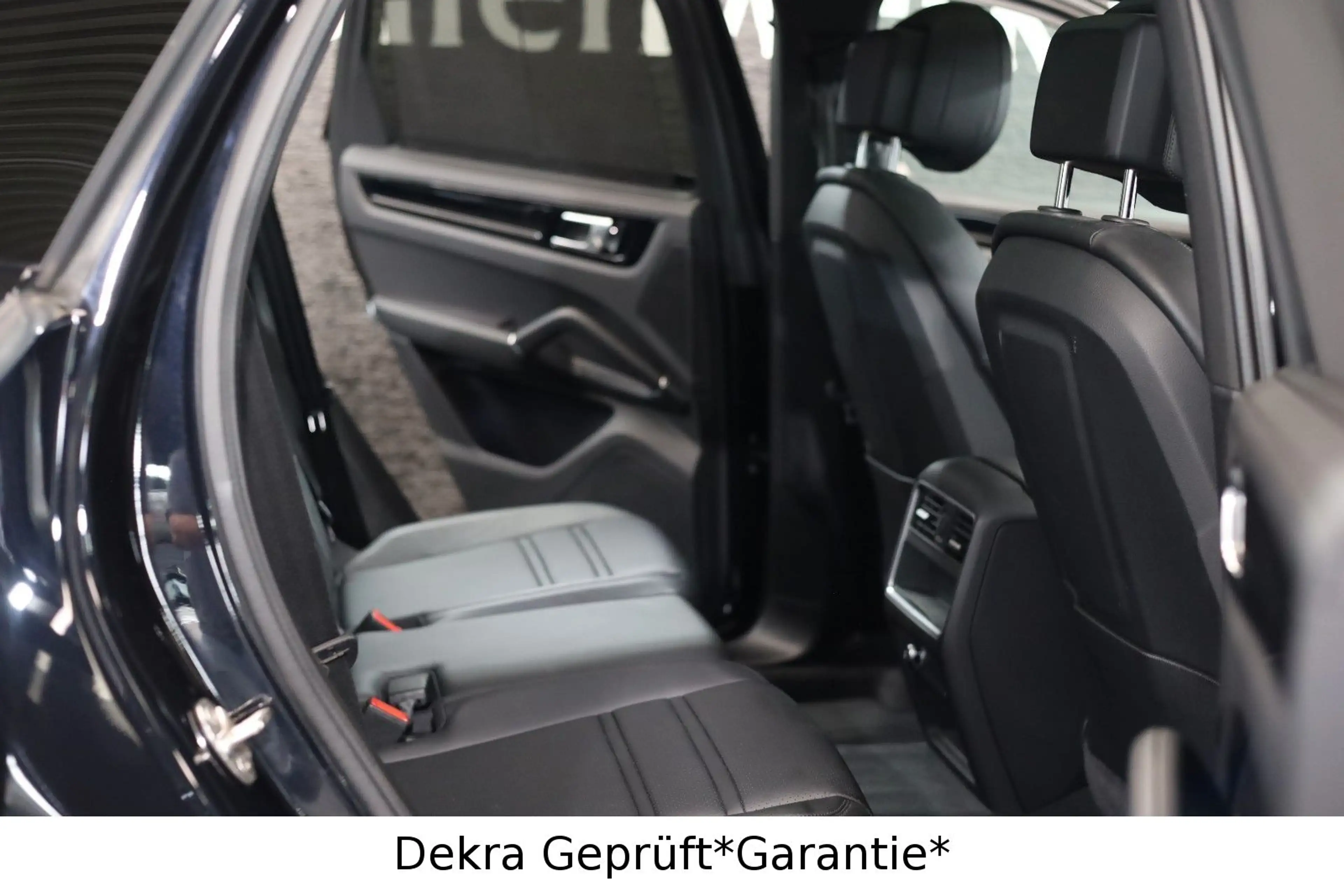 Porsche Cayenne E-Hybrid*Matrix*AHK*Pano*360° — photo 14