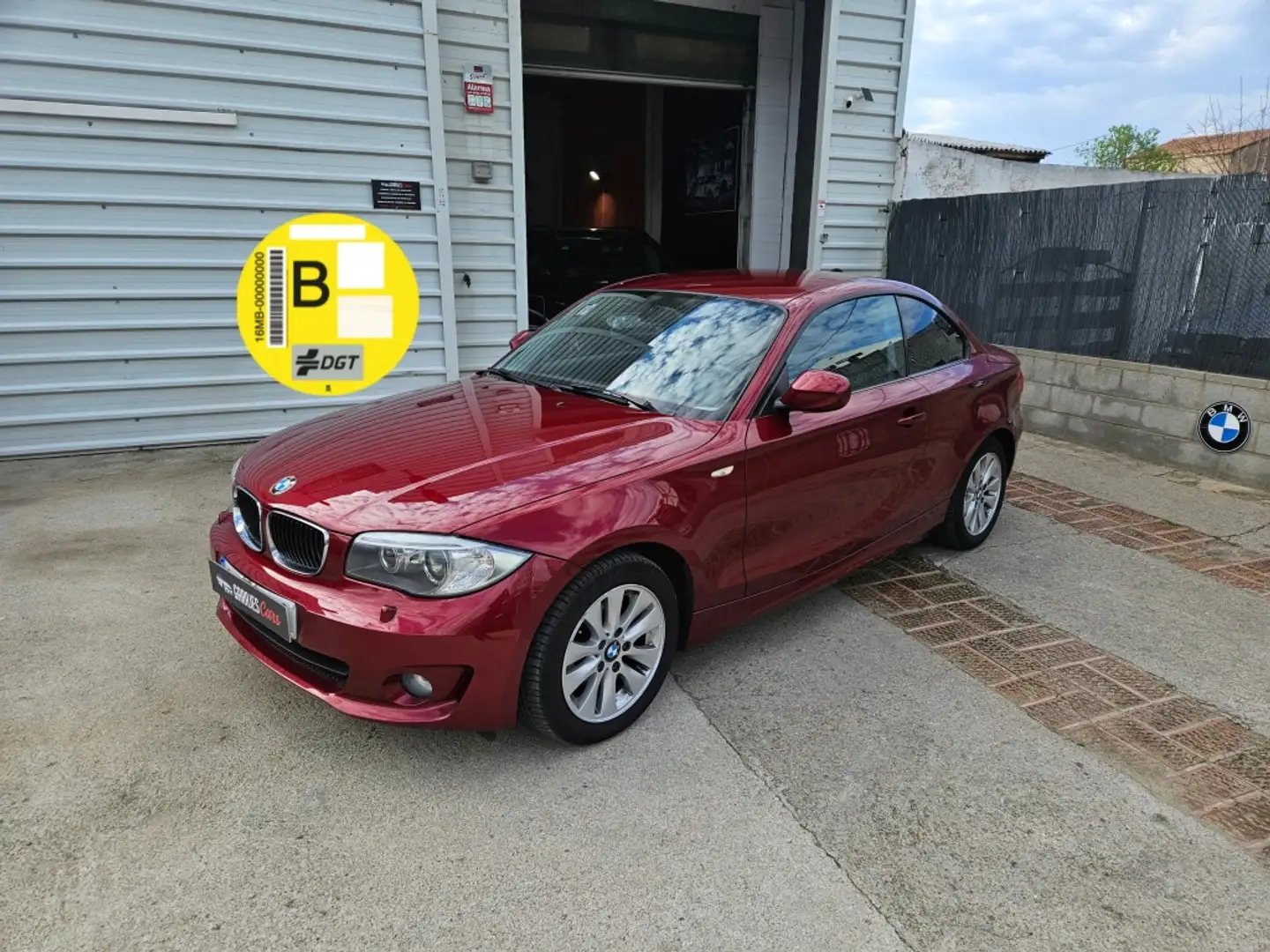 BMW 118 118d Coupé Rouge - 1