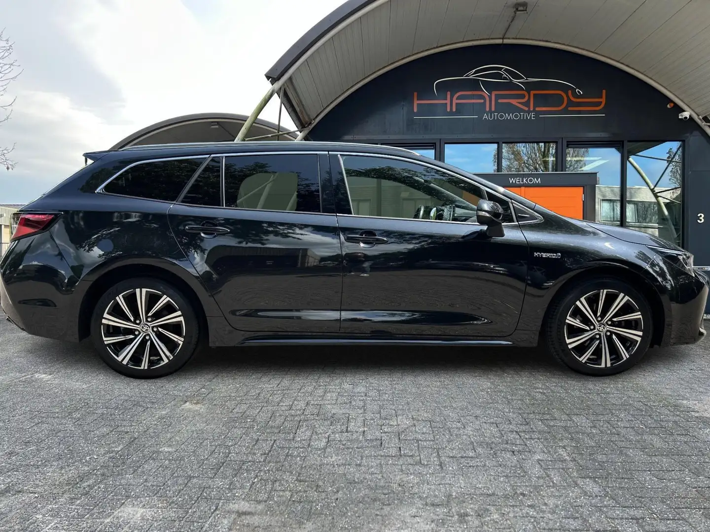 Toyota Corolla Touring Sports 1.8 Hybrid Dynamic Trekhaak 100% De Nero - 2