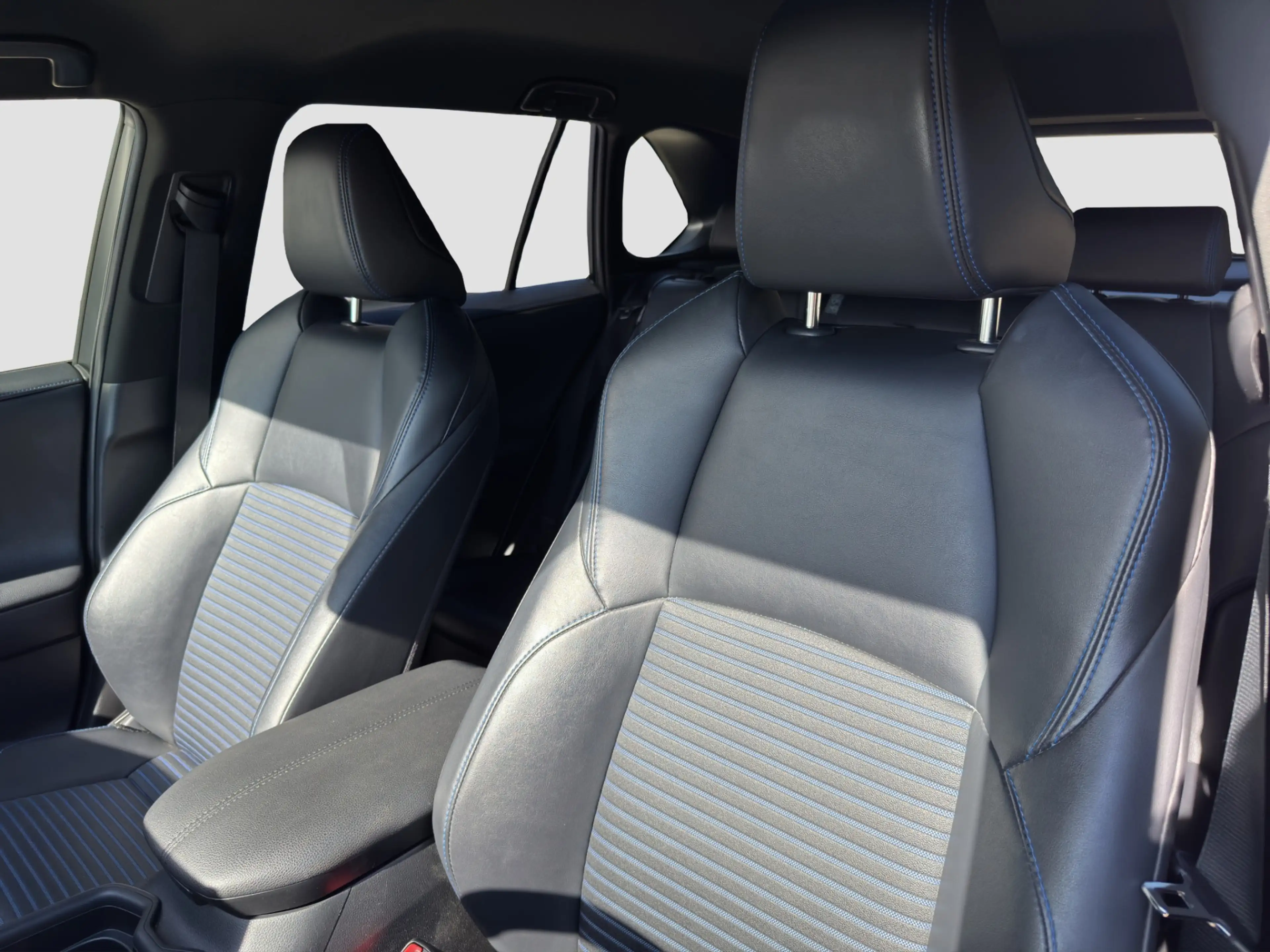 Toyota RAV 4 2.5 Hybrid Bi-Tone | Dealer OH | Camera | Memory S — photo 9