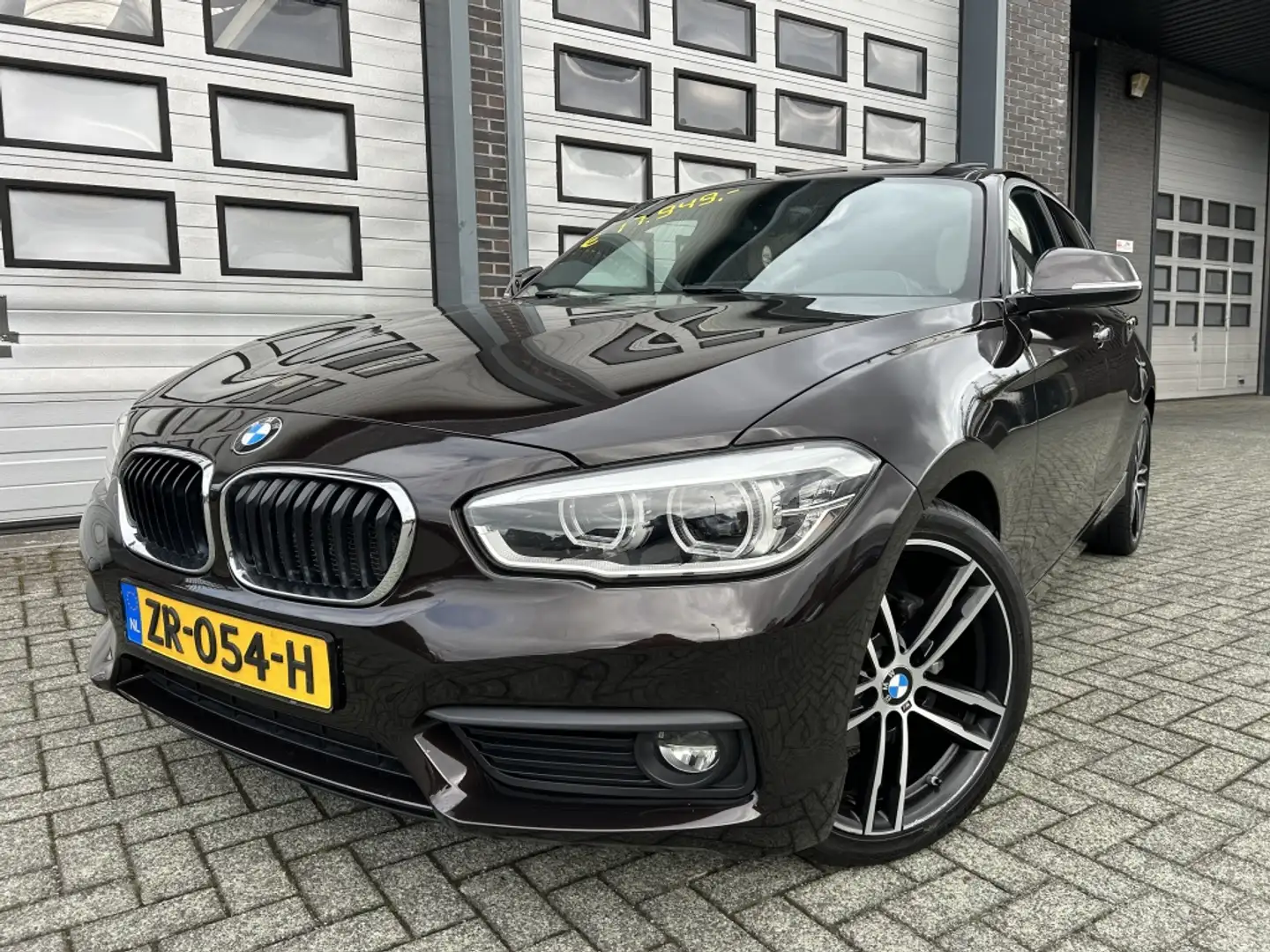 BMW 118 1-serie 118i Edition Sport Automaat Pano NAP! Brun - 1