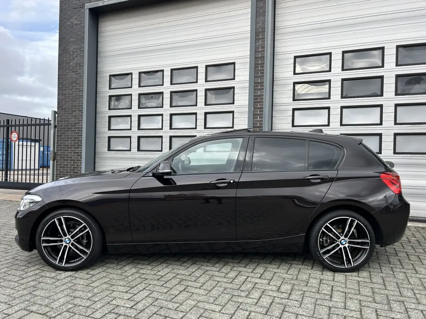 BMW 118 1-serie 118i Edition Sport Automaat Pano NAP! Brun - 2