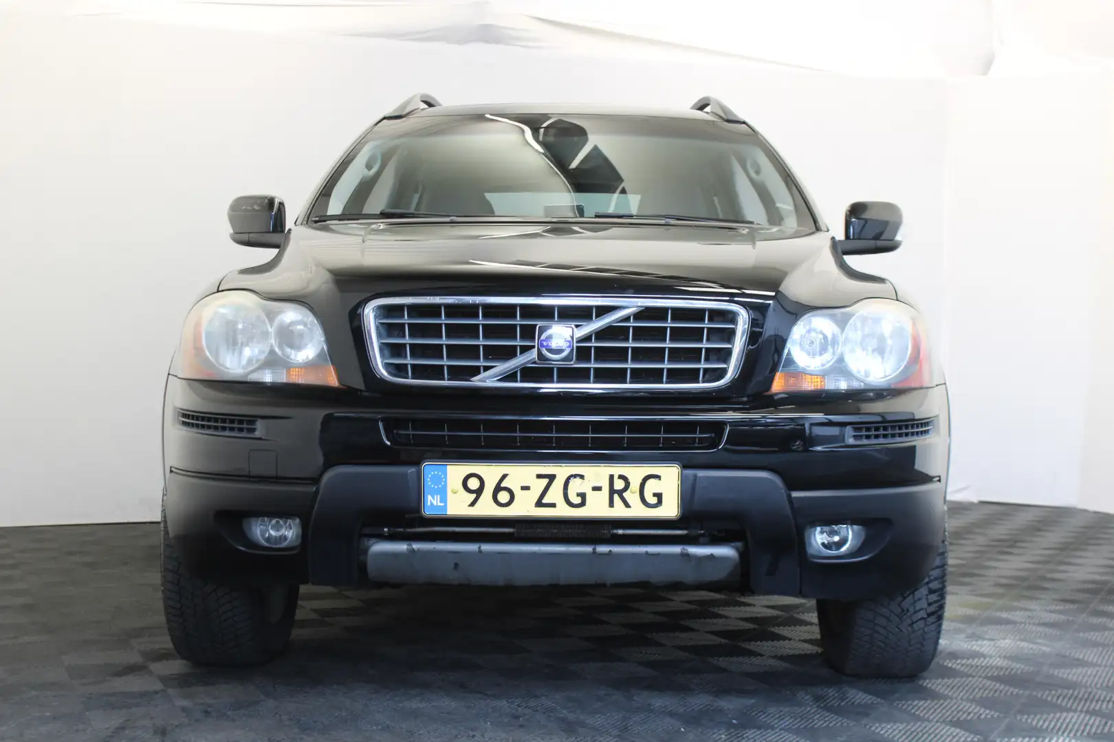 Volvo XC90 2.4 D5 Momentum Zwart - 2