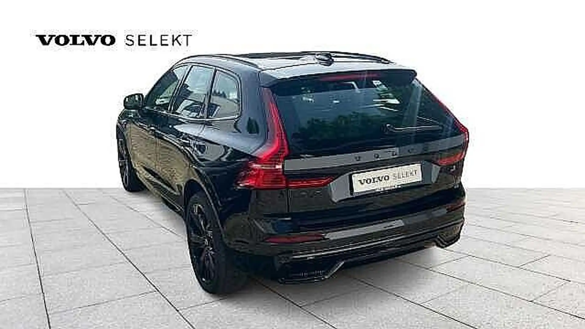 Volvo XC60 Recharge Black Edition Plus, T6 AWD Plug-in hybrid Zwart - 2