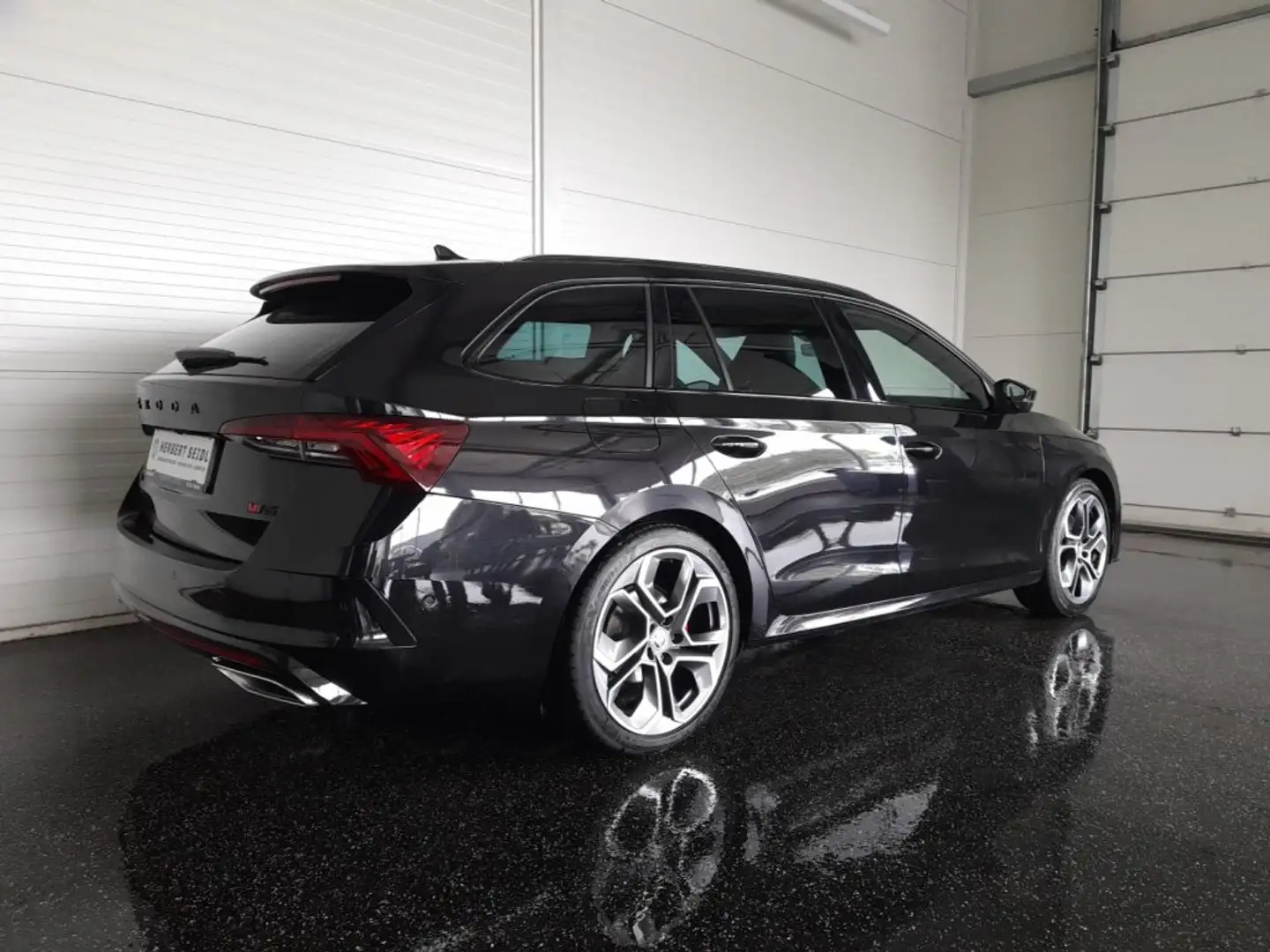 Skoda Octavia Combi "RS PLUS" 4x4 2,0 TDI DSG *19 ZOLL / RS EXKLUSIV INTERIEUR  MATRIX-LED / DCC / AHV / MASSAGE / HEAD-UP* Schwarz - 2