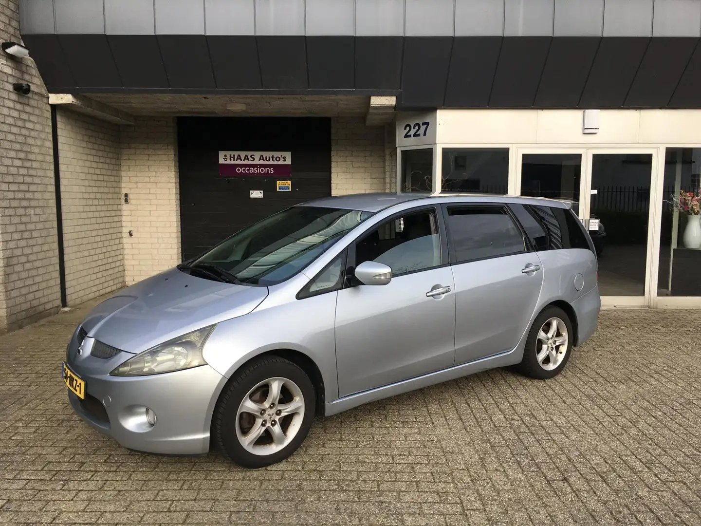 Mitsubishi Grandis 2.4-16V Intense / 7 PERSOONS / NETTE STAAT / APK J Grey - 1