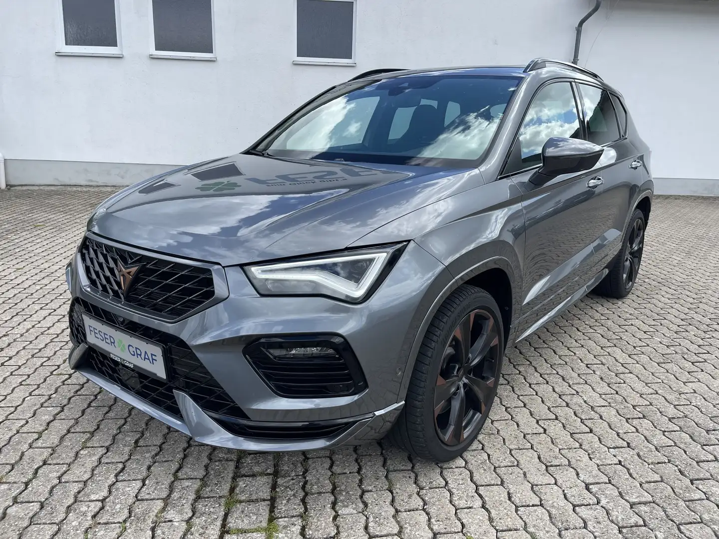 CUPRA Ateca 2.0 TSI DSG 4Drive ACC AHK eSITZ PANO Grau - 2