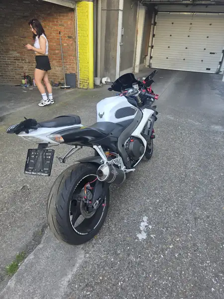 Suzuki GSX-R 600 - foto 7
