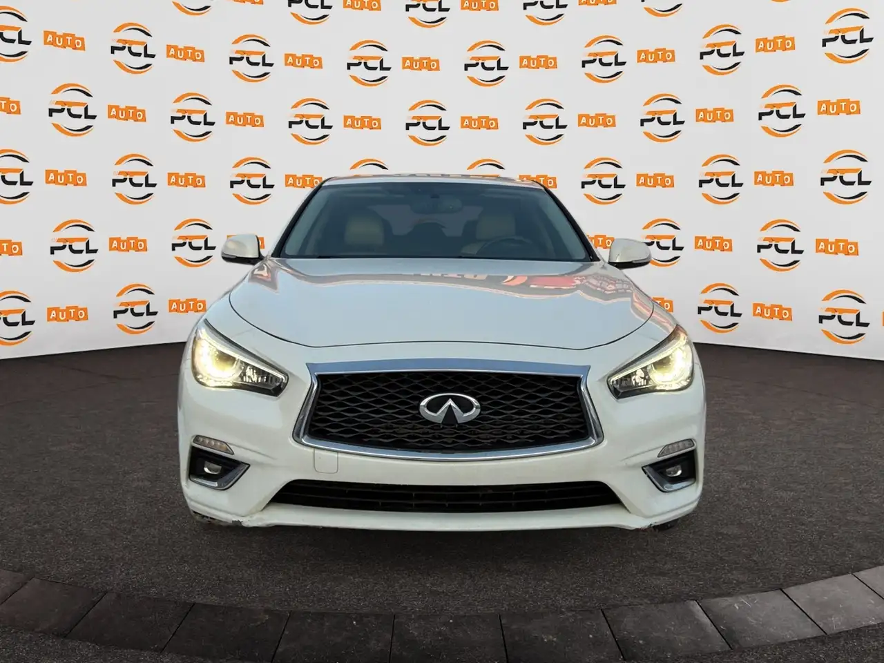 Infiniti Q50 снимка Infiniti Q50