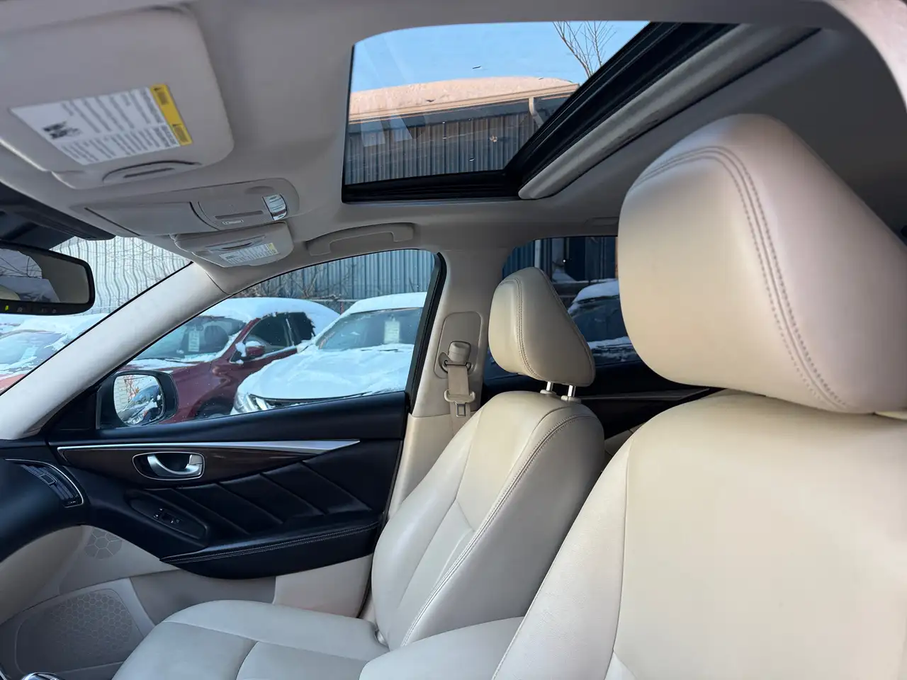 Infiniti Q50 снимка Infiniti Q50