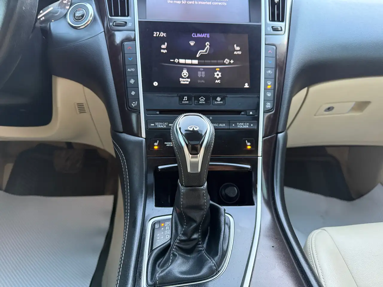 Infiniti Q50 снимка Infiniti Q50