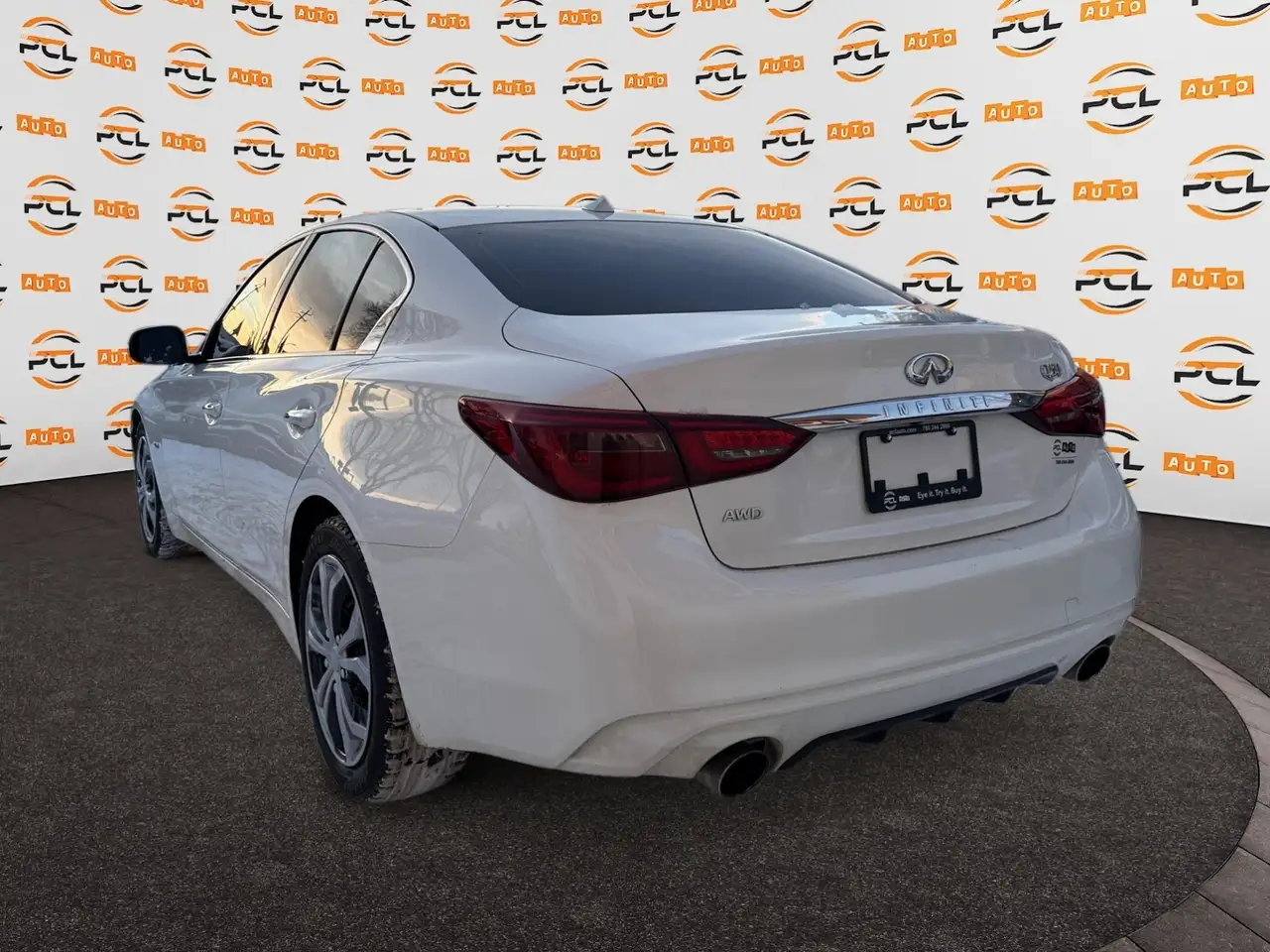 Infiniti Q50 снимка Infiniti Q50