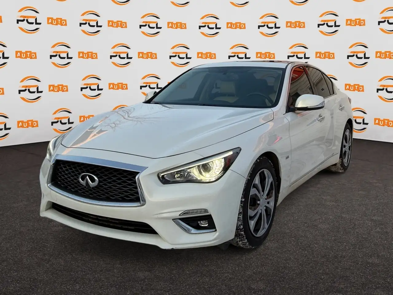 Infiniti Q50 снимка Infiniti Q50