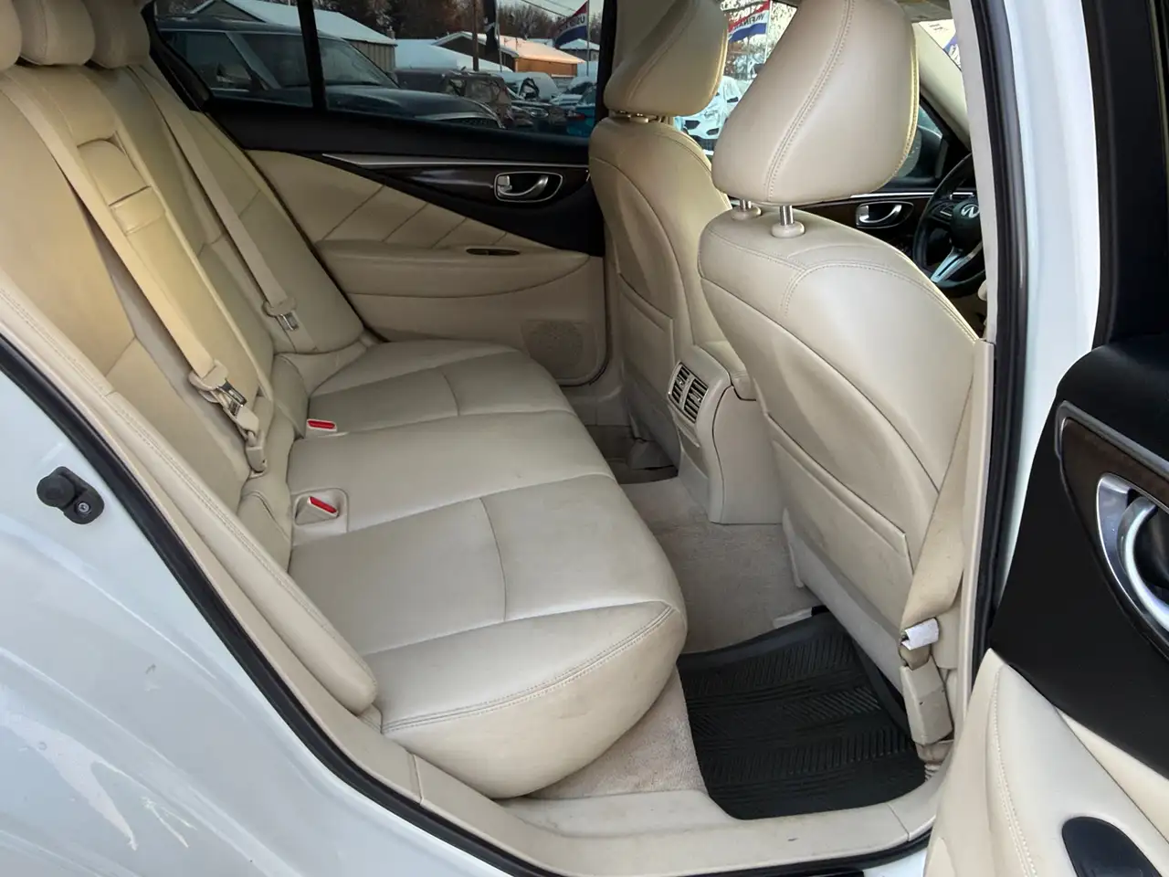 Infiniti Q50 снимка Infiniti Q50