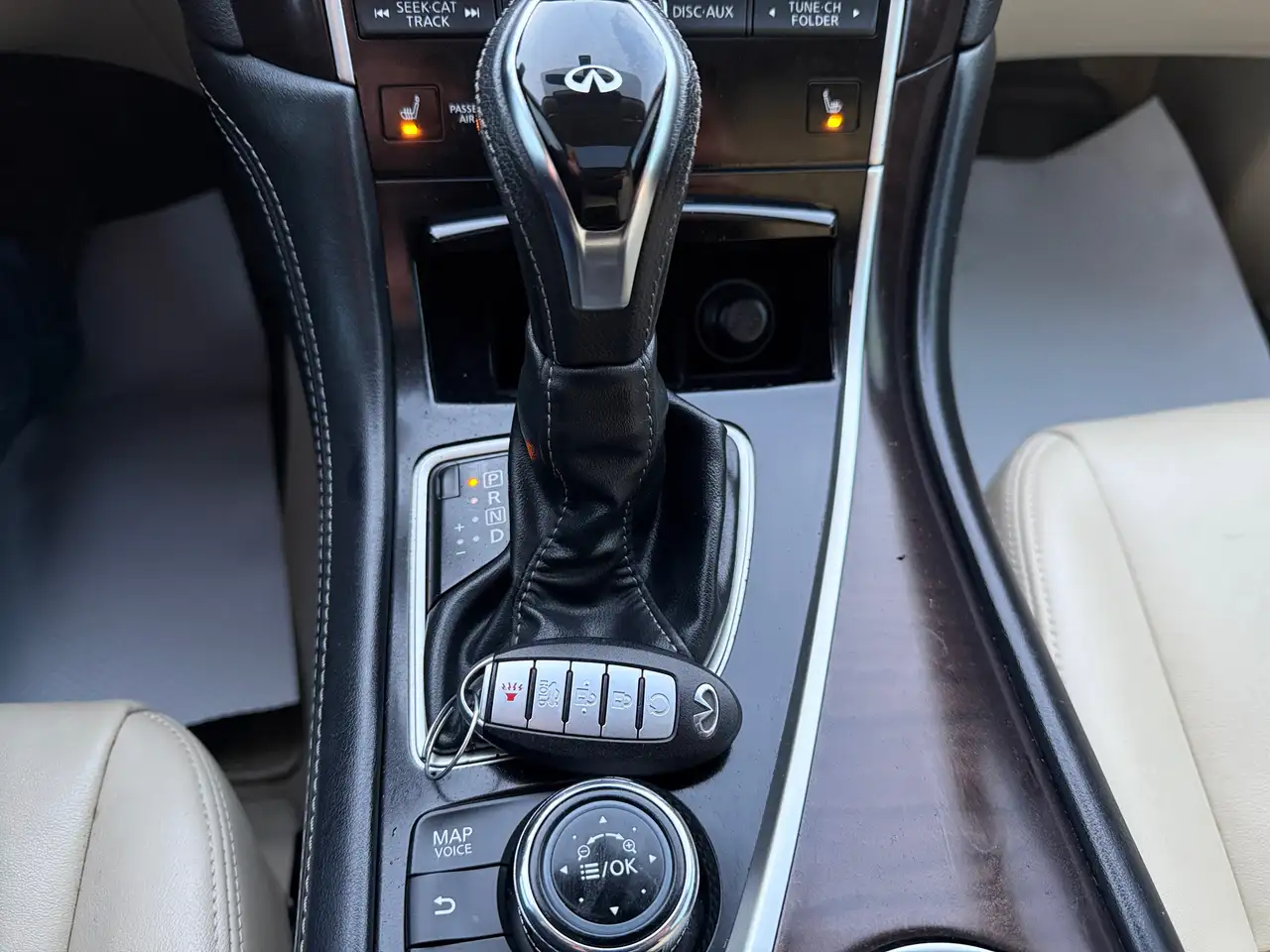 Infiniti Q50 снимка Infiniti Q50