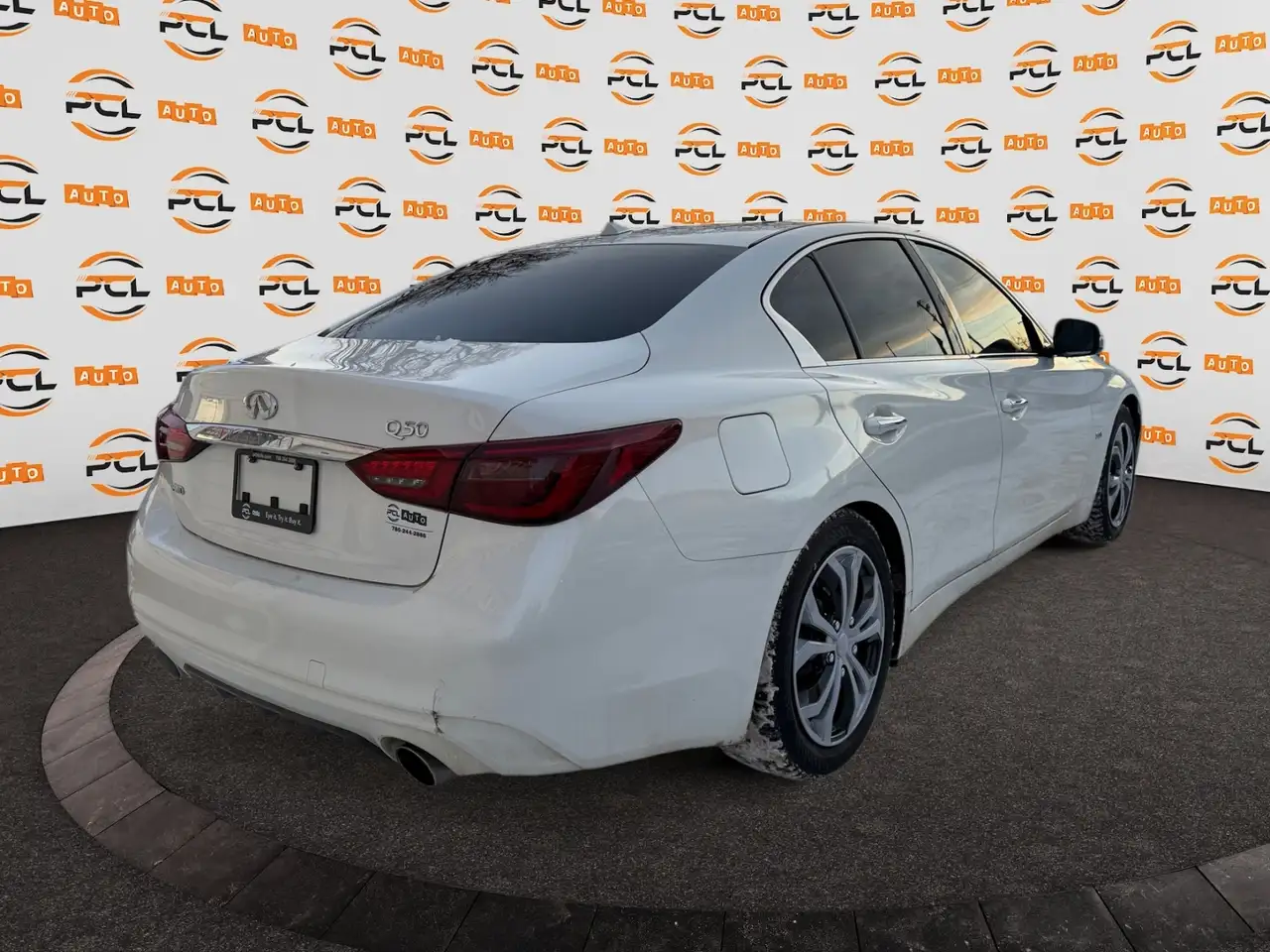 Infiniti Q50 снимка Infiniti Q50
