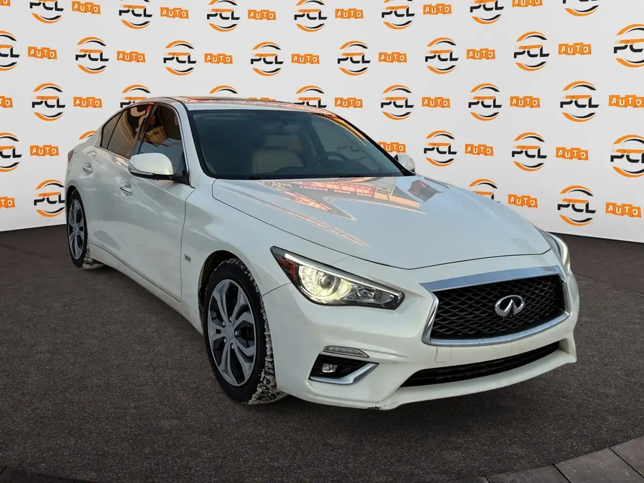 Infiniti Q50 снимка Infiniti Q50
