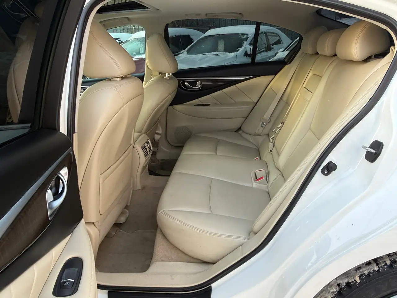 Infiniti Q50 снимка Infiniti Q50