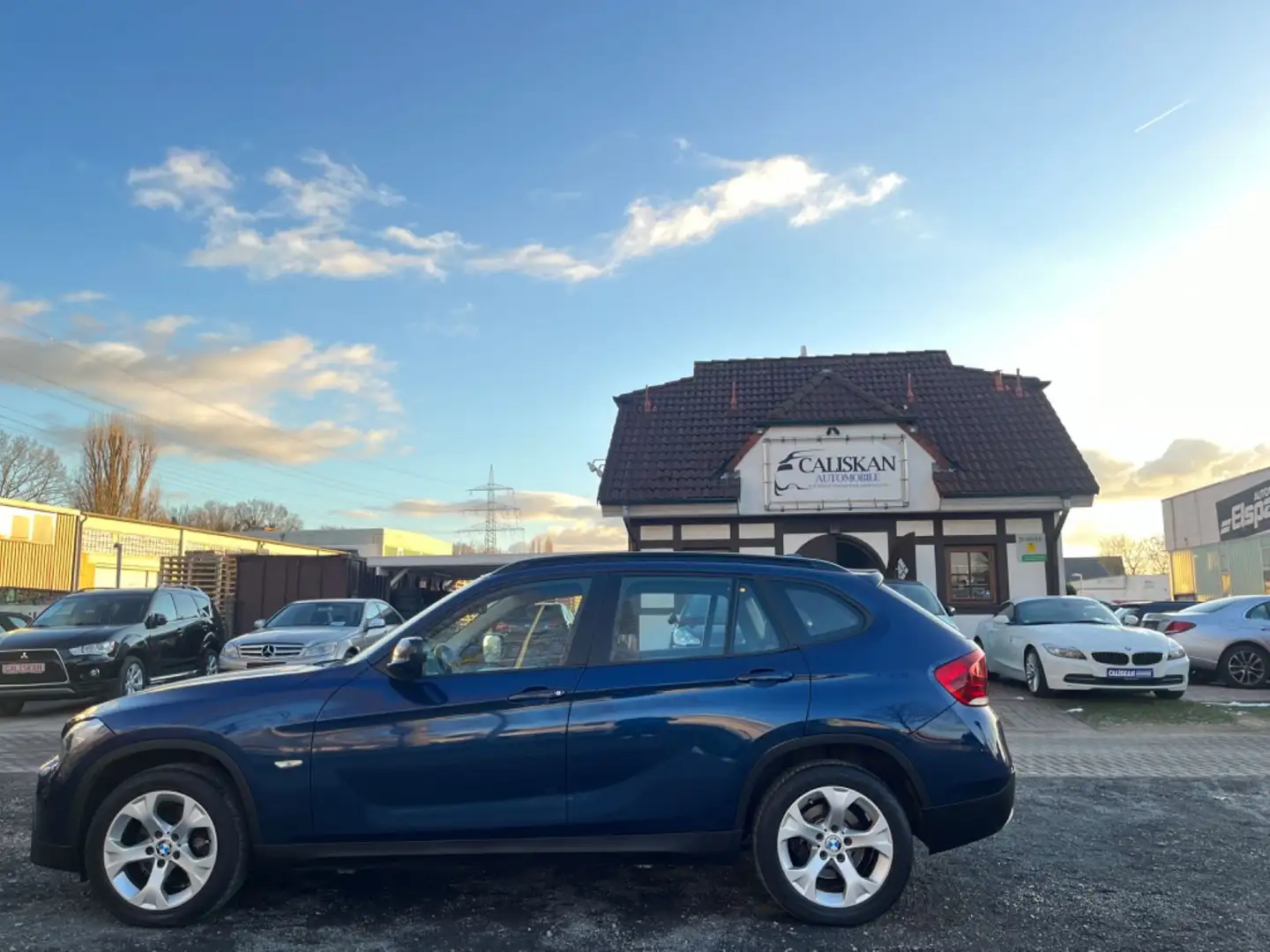 BMW X1 sDrive18i *Navi*Panorama*2.Hand*Navi Blau - 1