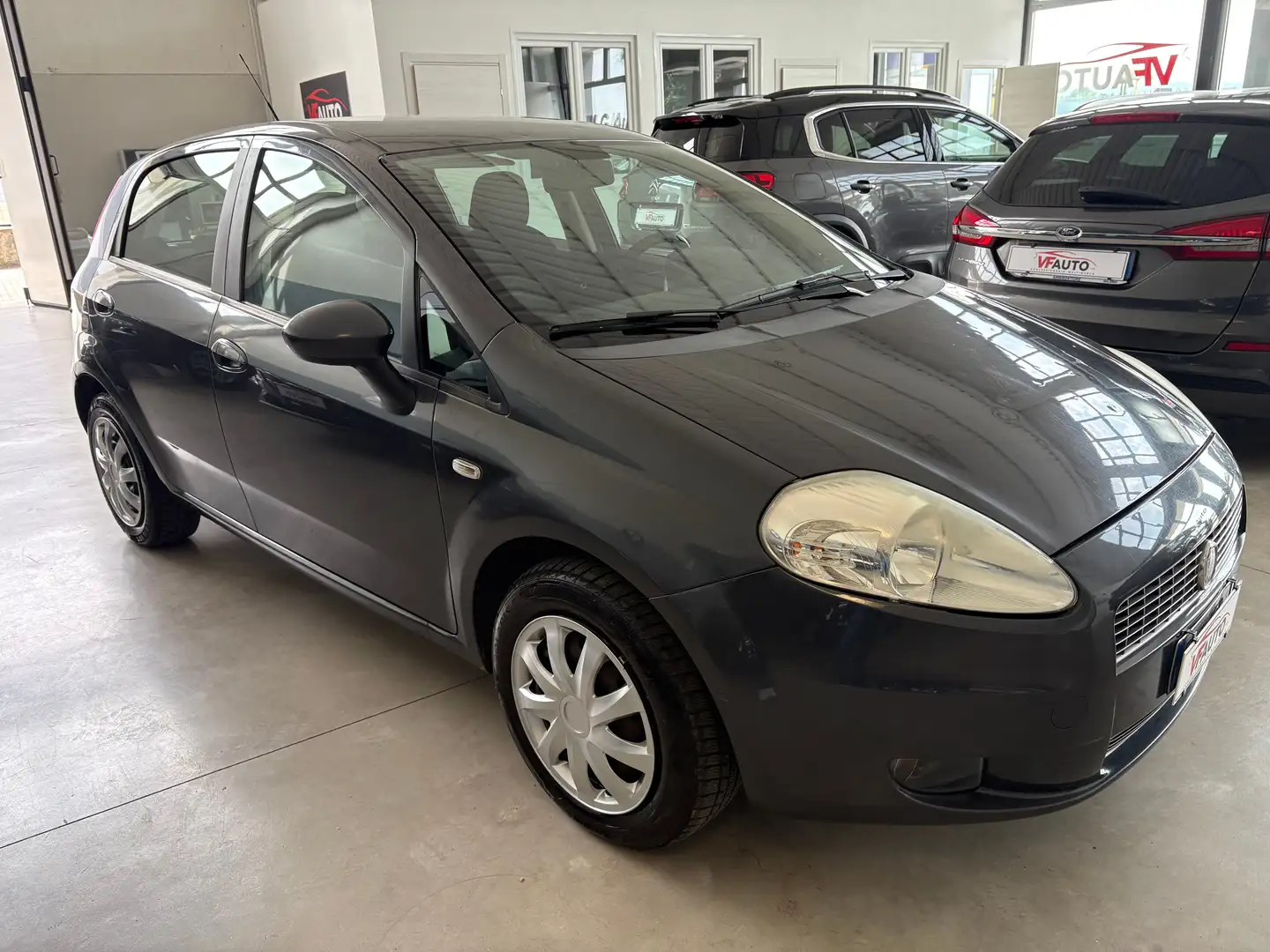 Fiat Grande Punto Grande Punto 5p 1.2Actual65cvAUTO PER NEOPATENTATI Negro - 2