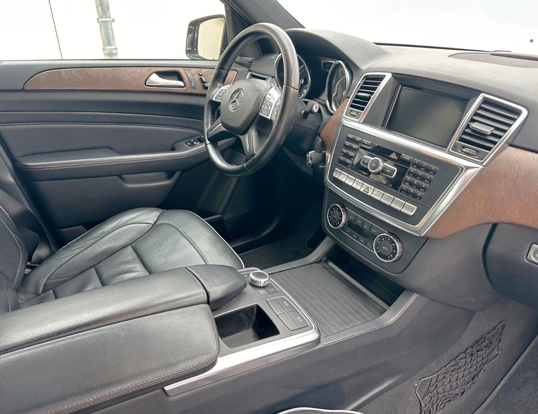 Mercedes-Benz ML 350 *AMG*AHK*XENON*SSD*1 HAND* — photo 6