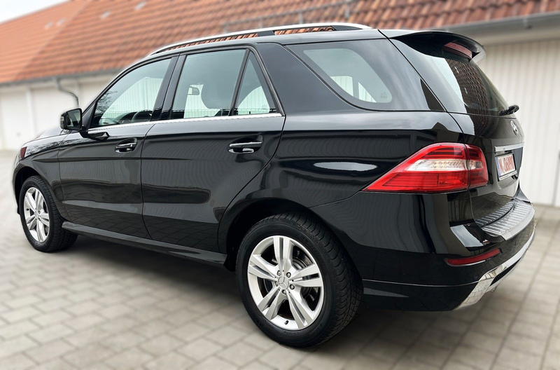 Mercedes-Benz ML 350 *AMG*AHK*XENON*SSD*1 HAND* — photo 3