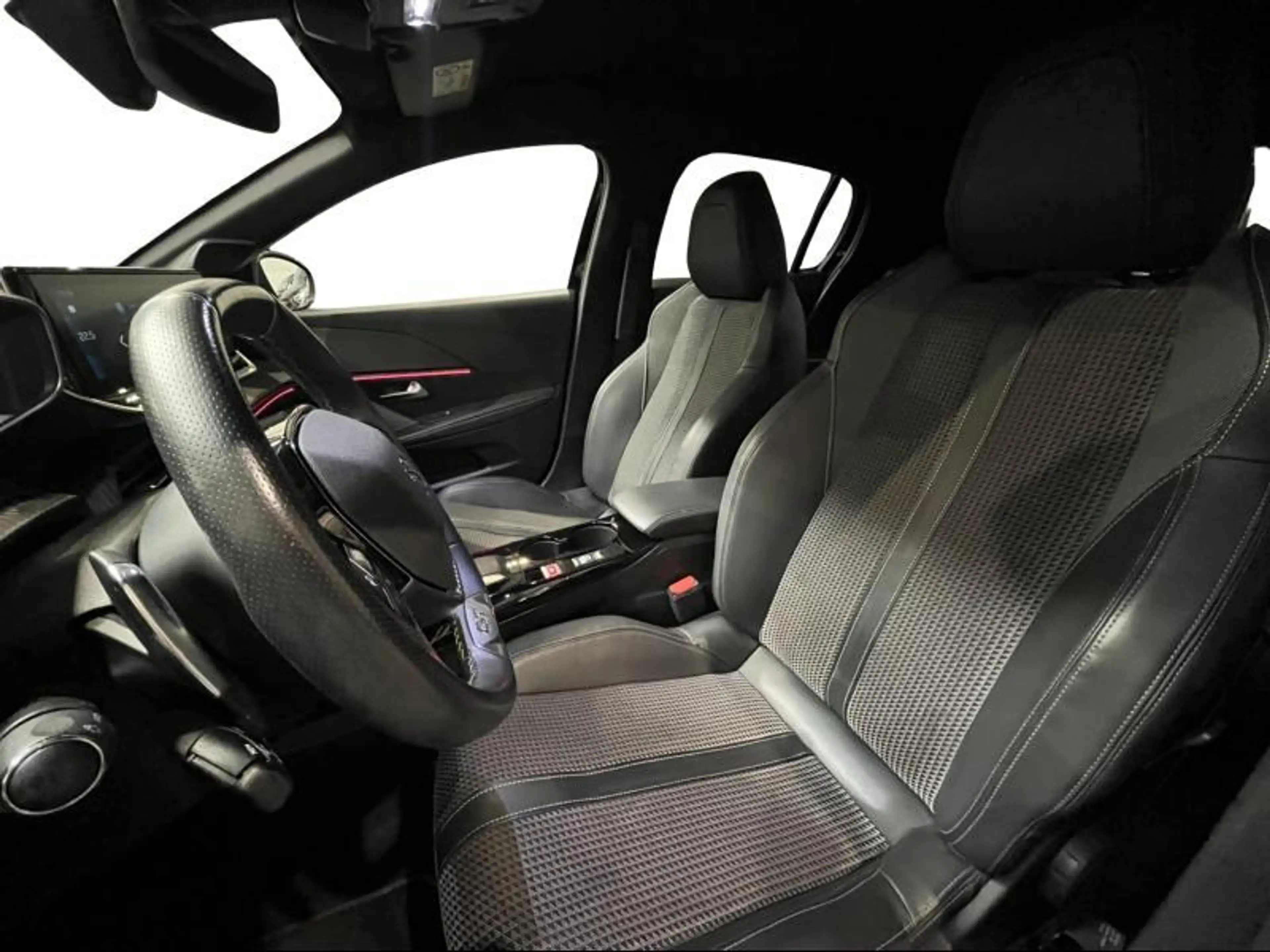 Peugeot 208 GT Line | 360° | Carplay | Navi — photo 13