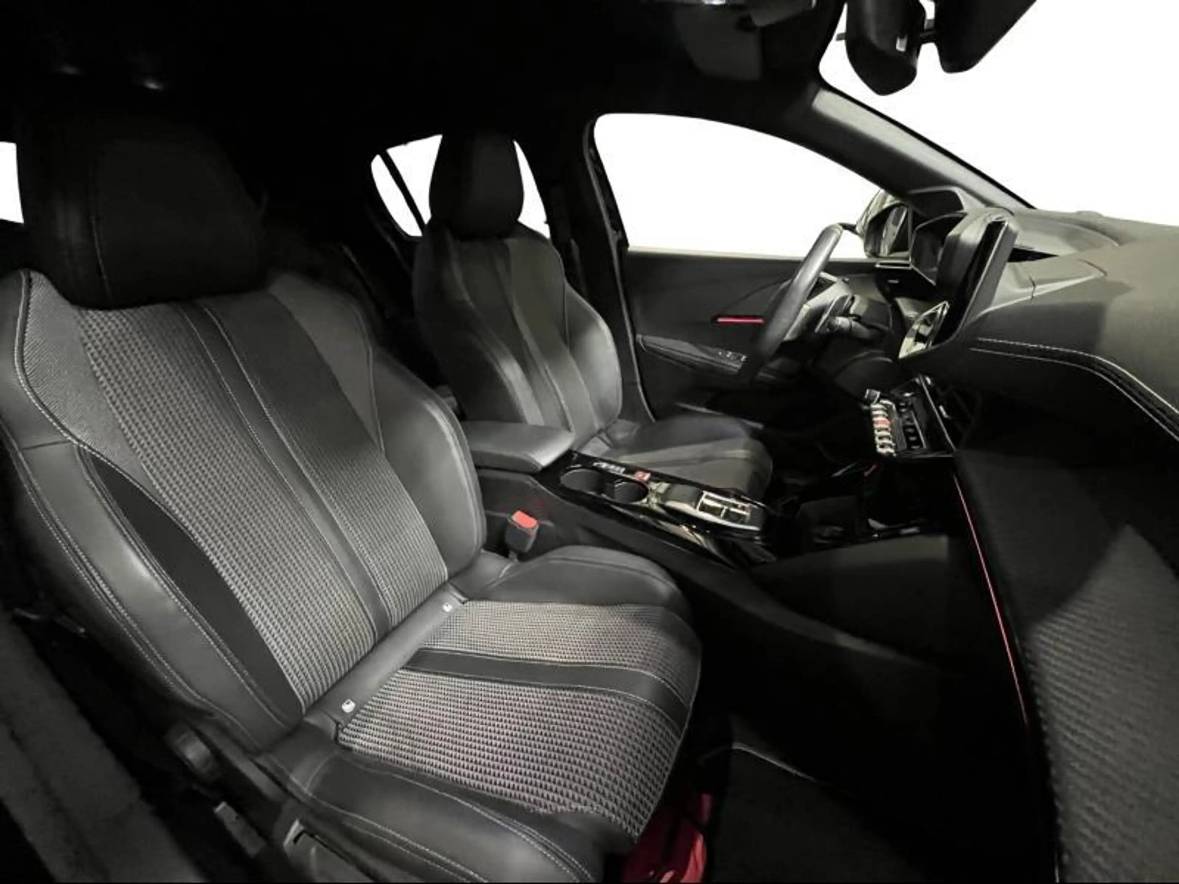 Peugeot 208 GT Line | 360° | Carplay | Navi — photo 14