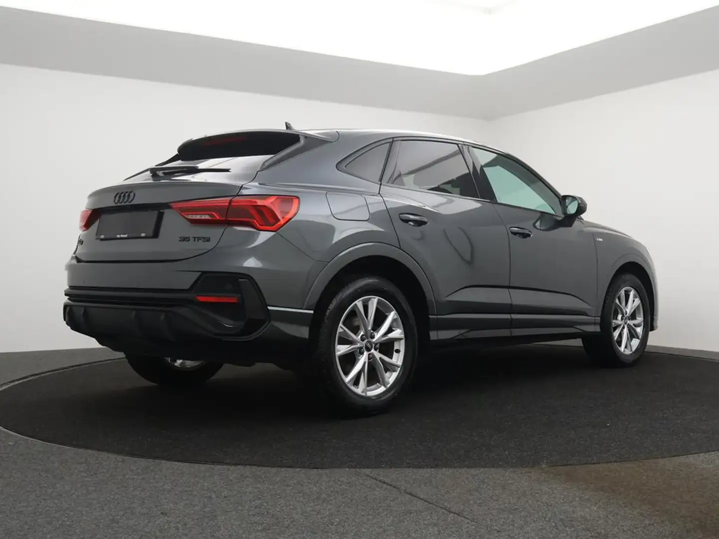 Audi Q3 Sportback Audi Q3 Sportback Business Edition S-line 35TFSI 150PK *AUTOMAAT*SHADOWLOOK*BLTH*CRUISE*PDC*NAVI*DIGITAL DASHBO Gris - 2