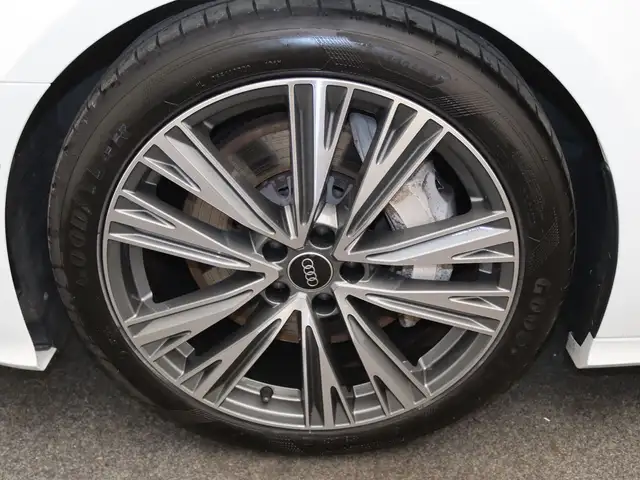 Audi A6 view 14