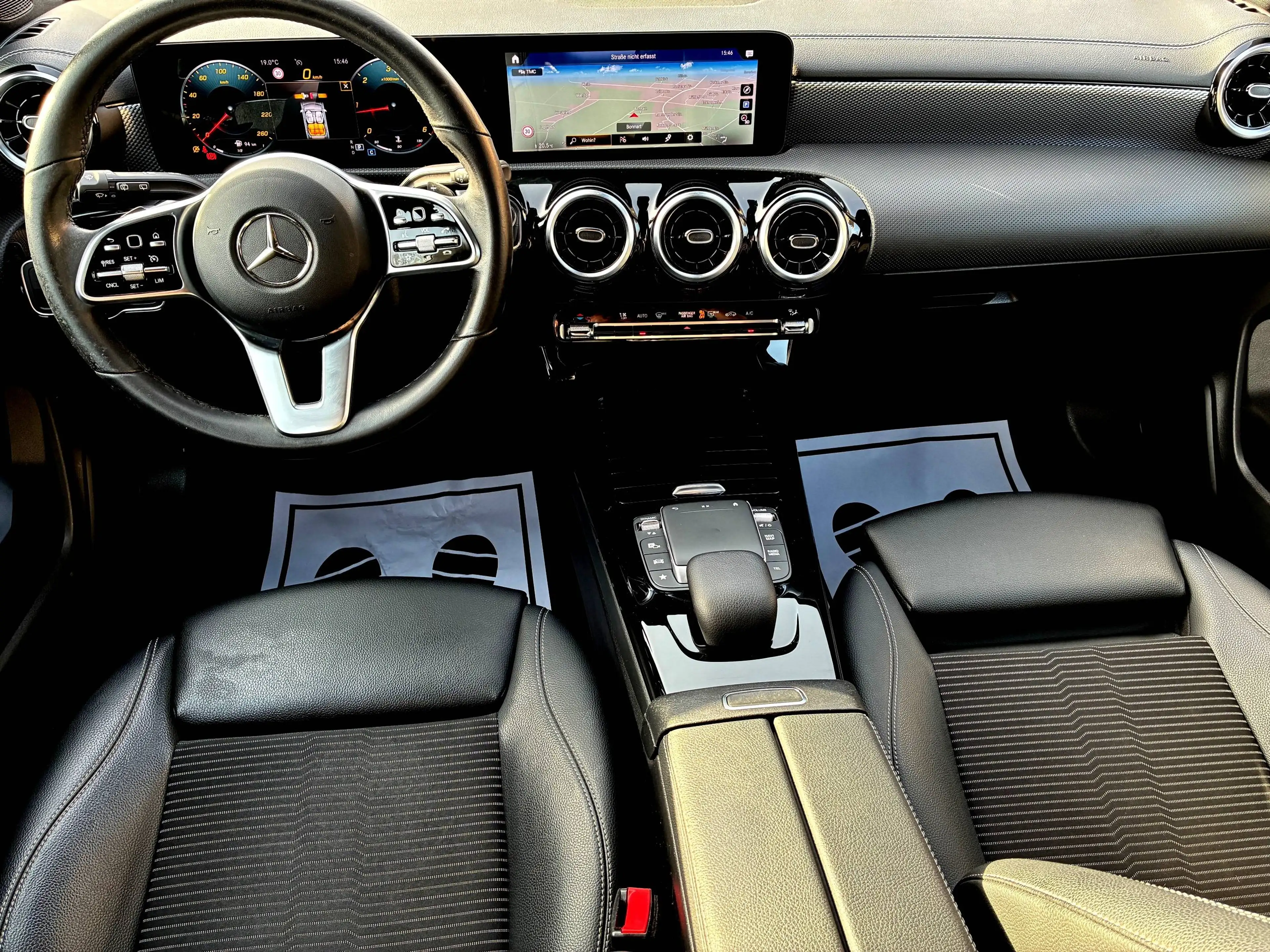 Mercedes-Benz CLA 200 Progressive// Kamera// Sitzheizung// LED — photo 15