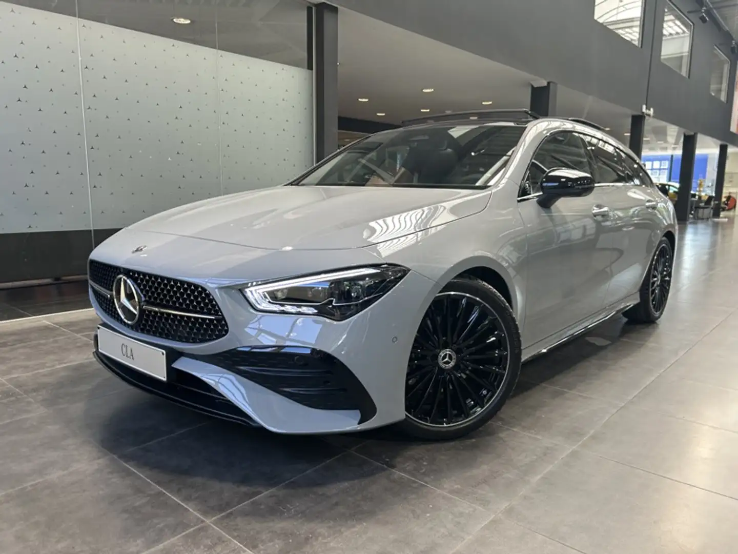 Mercedes-Benz CLA 180 180 Shooting Brake Star Edition Gris - 1