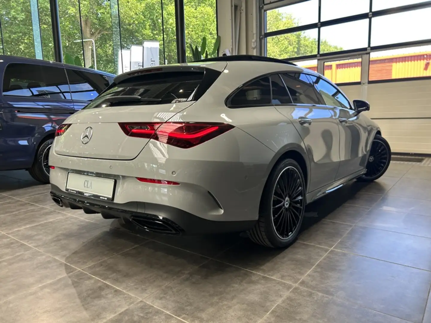 Mercedes-Benz CLA 180 180 Shooting Brake Star Edition Gris - 2