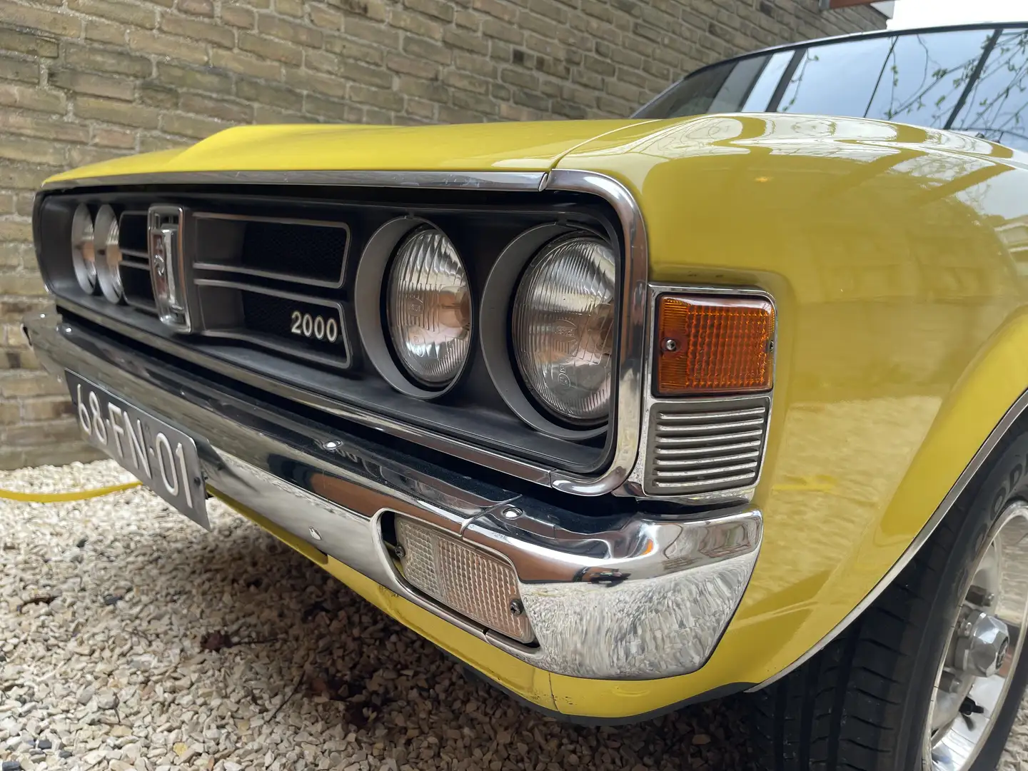 Oldtimer Mitsubishi SL 2000 coupé - 1