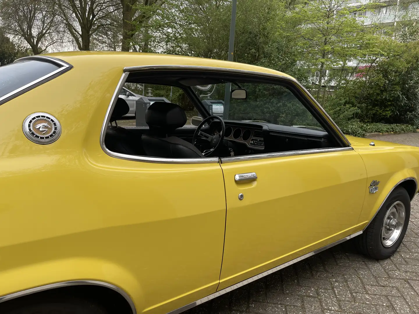 Oldtimer Mitsubishi SL 2000 coupé - 2