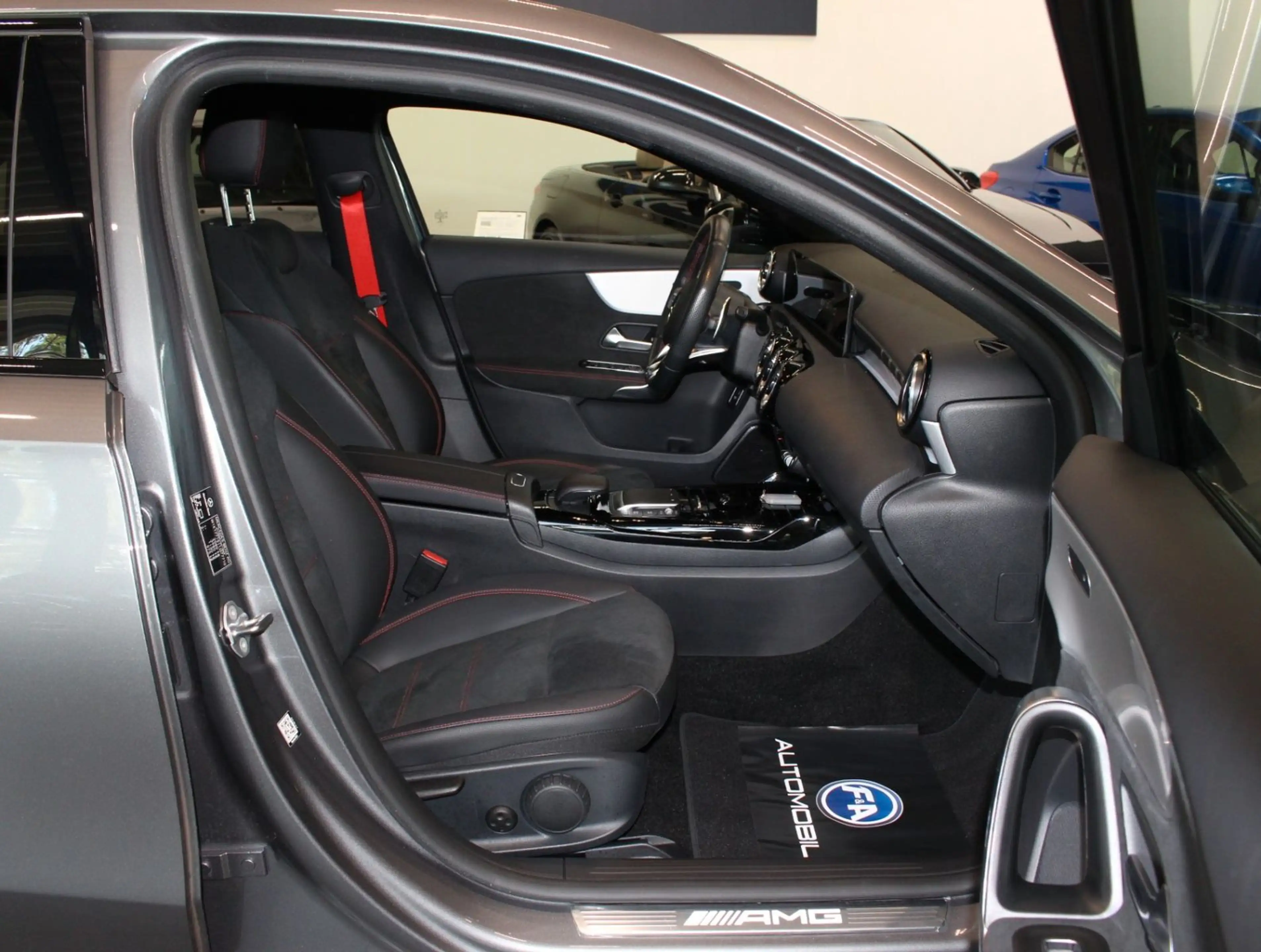 Mercedes-Benz A 35 AMG Limo*Pano*Kamera*2.Hand — photo 8
