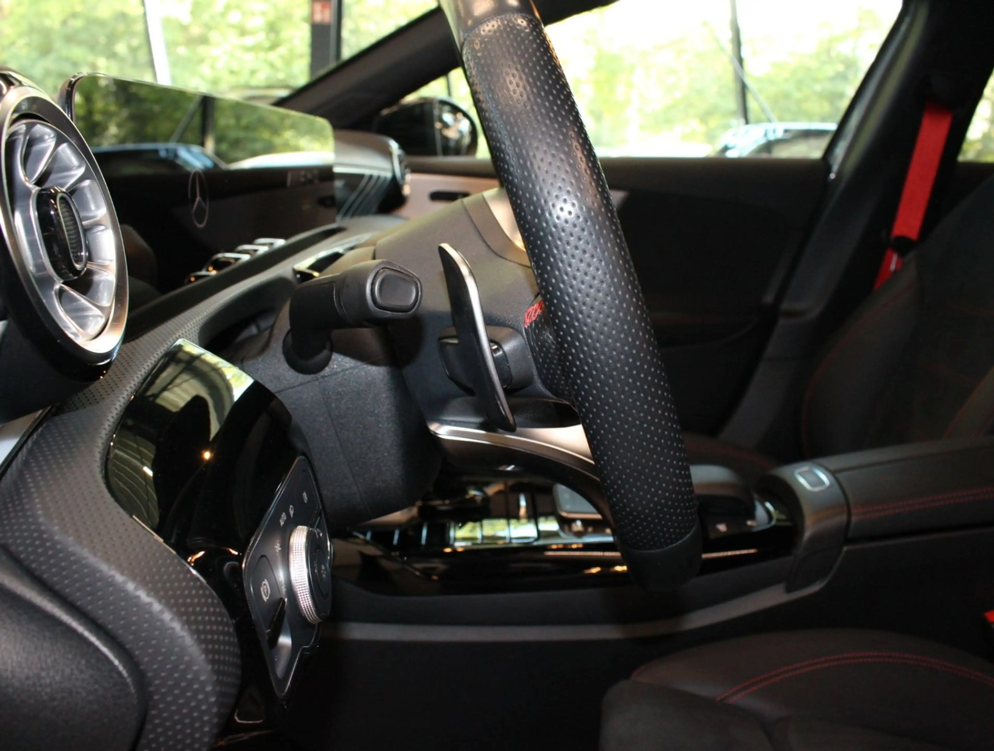 Mercedes-Benz A 35 AMG Limo*Pano*Kamera*2.Hand — photo 14