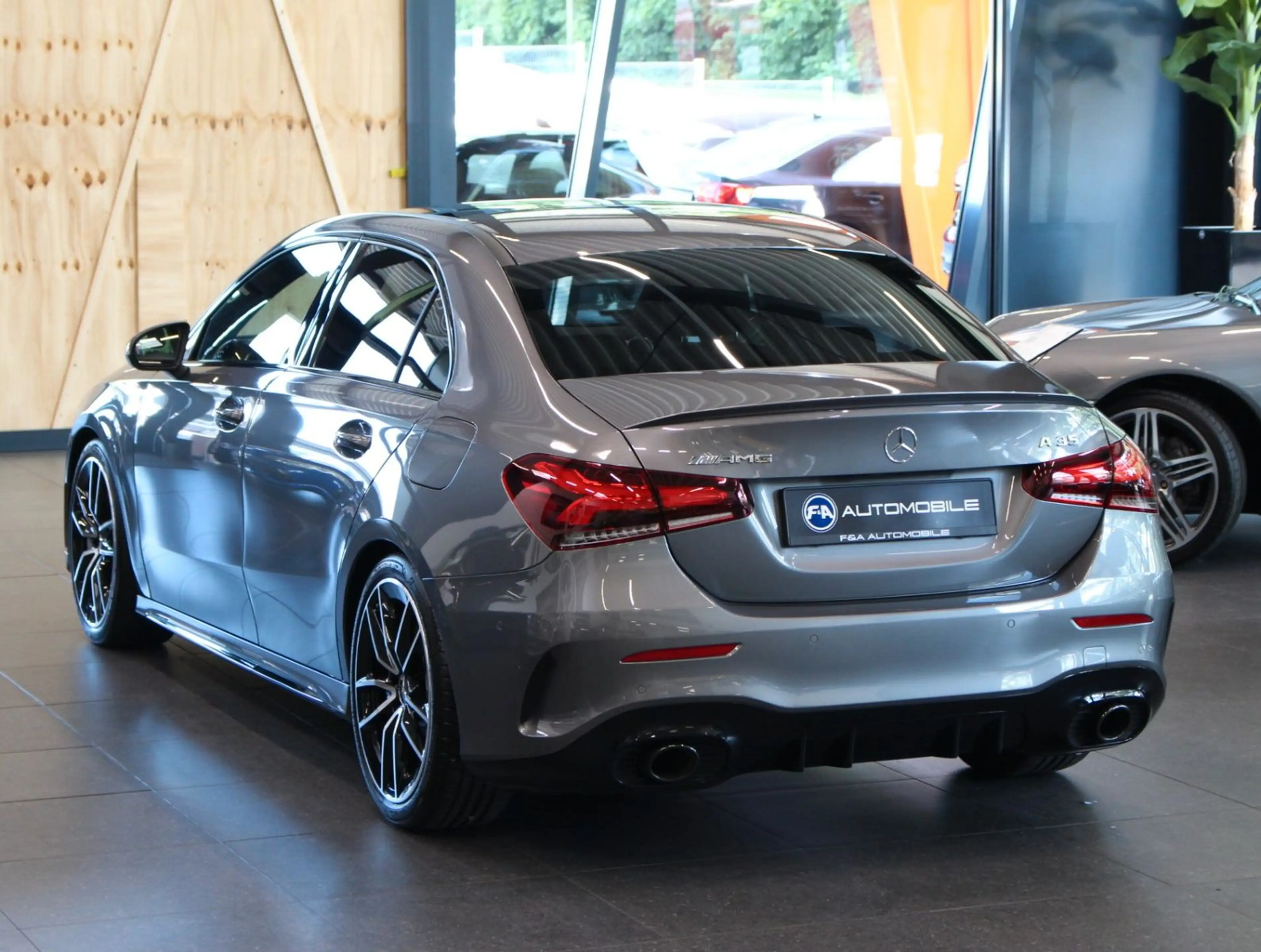 Mercedes-Benz A 35 AMG Limo*Pano*Kamera*2.Hand — photo 4