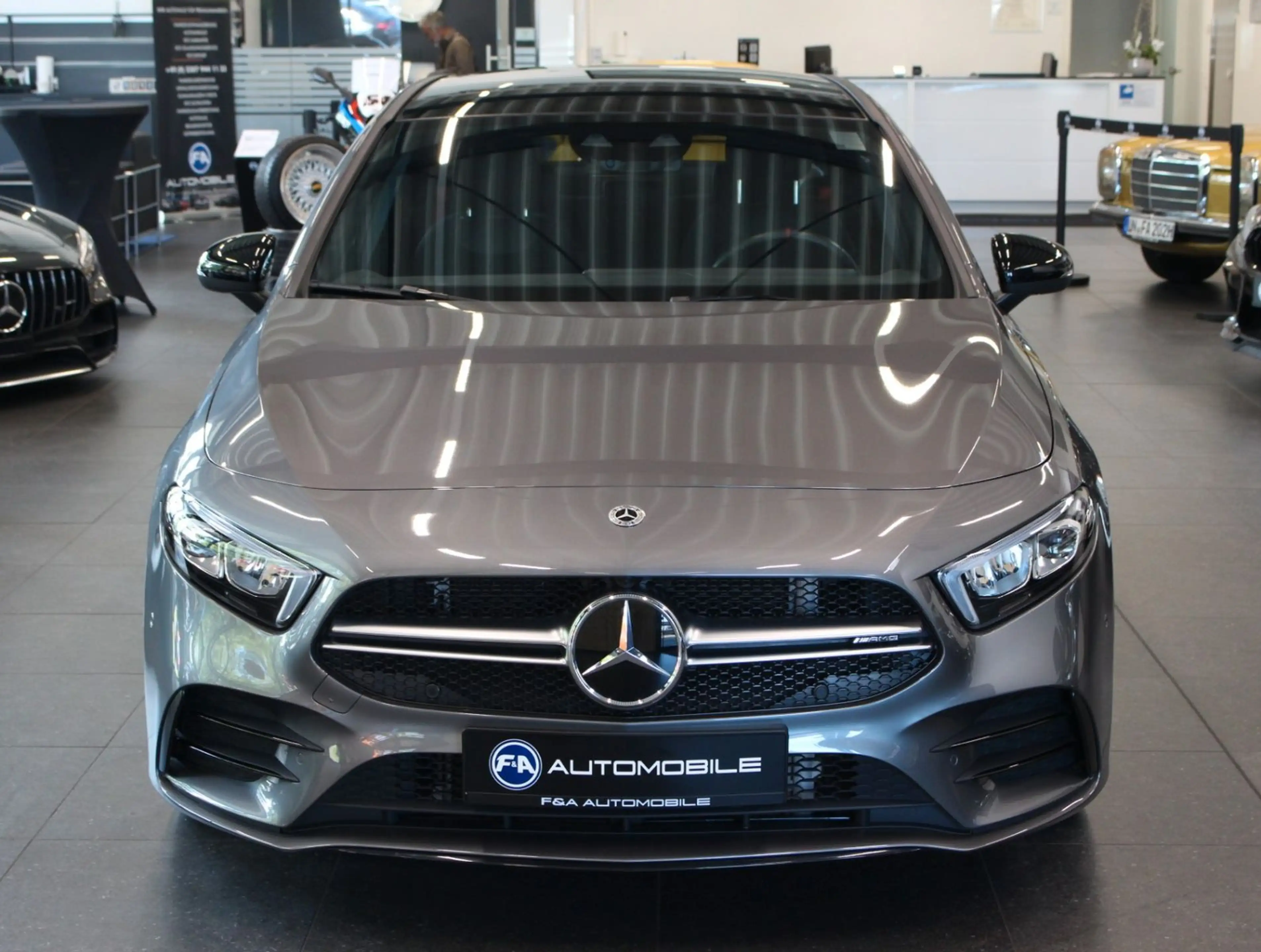 Mercedes-Benz A 35 AMG Limo*Pano*Kamera*2.Hand — photo 3