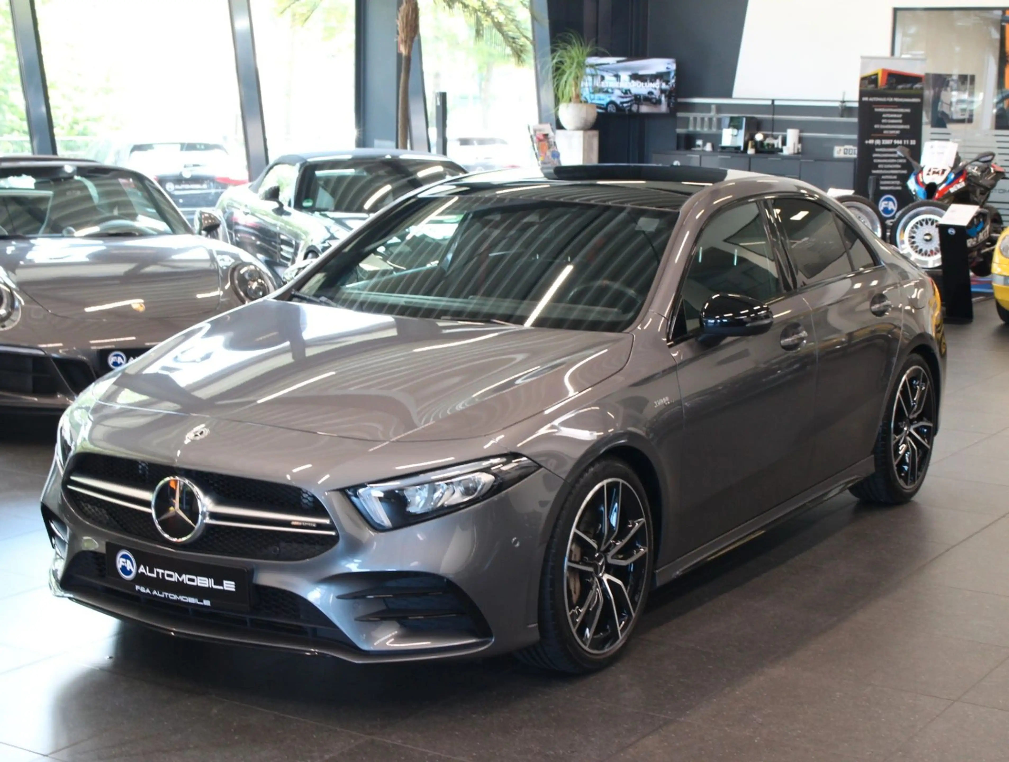 Mercedes-Benz A 35 AMG Limo*Pano*Kamera*2.Hand