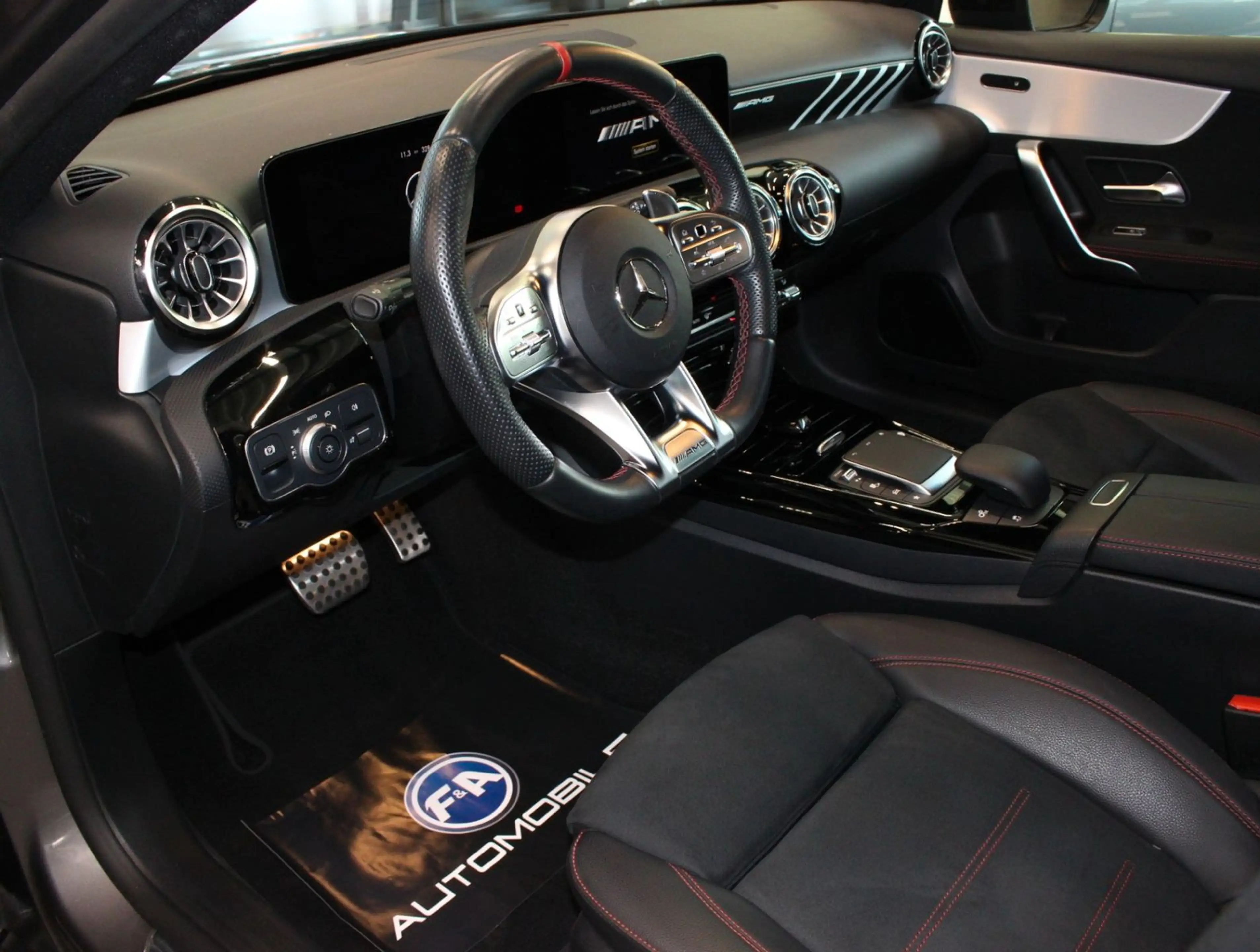 Mercedes-Benz A 35 AMG Limo*Pano*Kamera*2.Hand — photo 12
