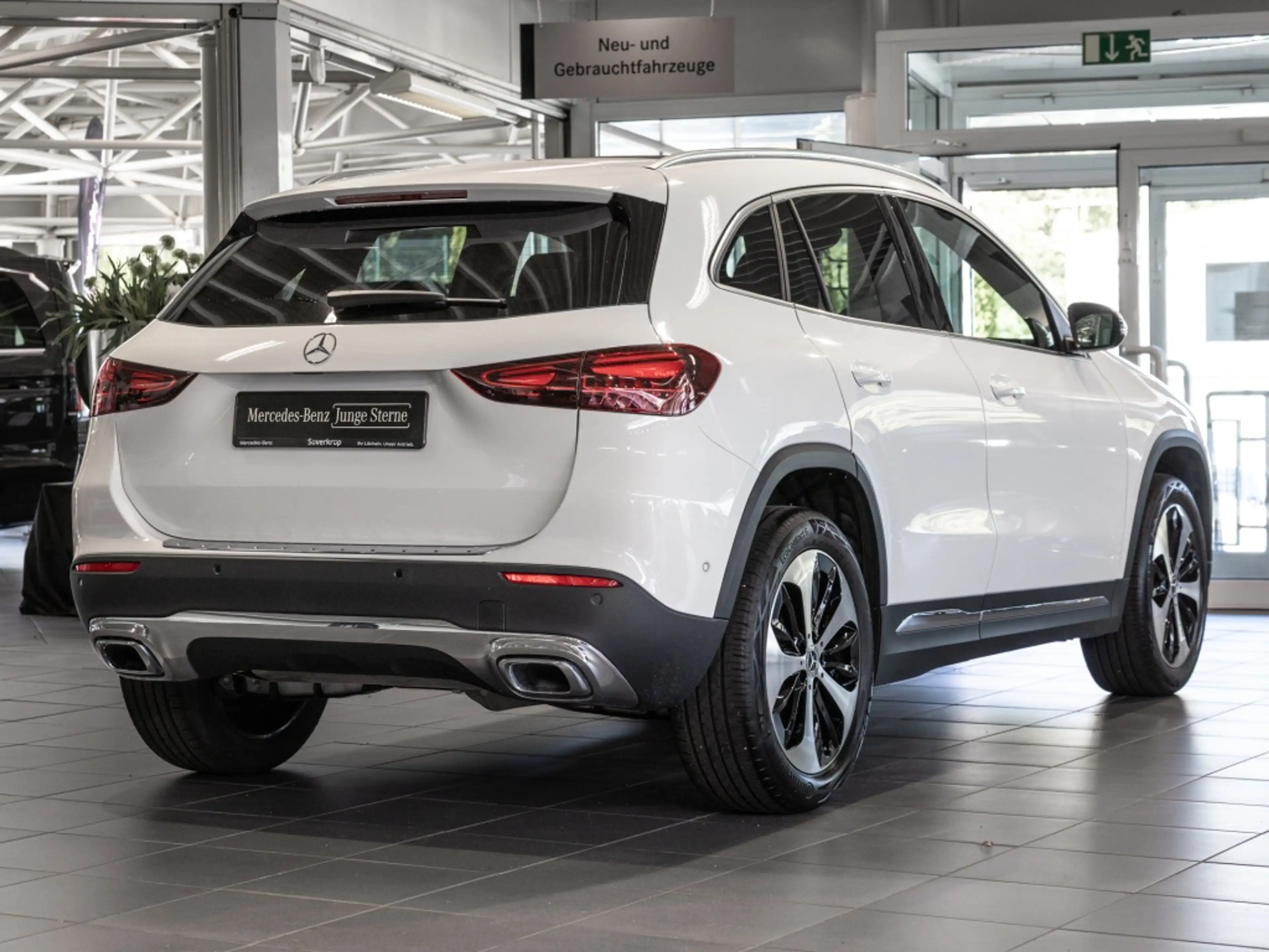 Mercedes-Benz GLA 180 , PROGRESSIVE KAMERA PANO SPUR PDC SHD — photo 5