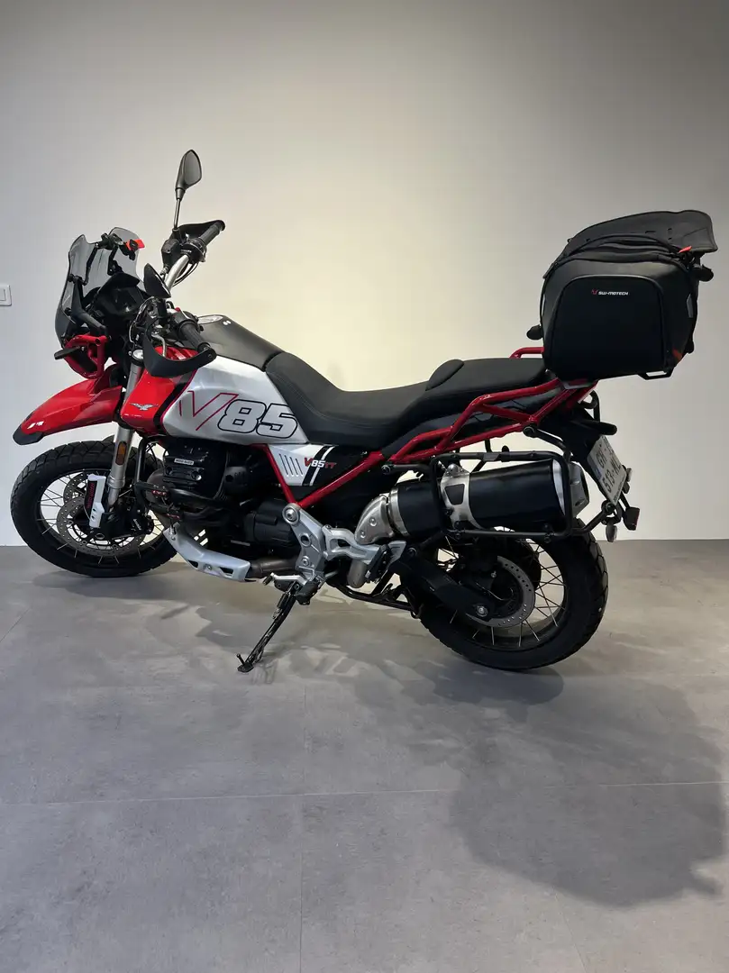 Moto Guzzi V 85 TT Red - 2