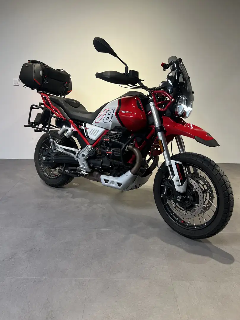 Moto Guzzi V 85 TT Red - 1