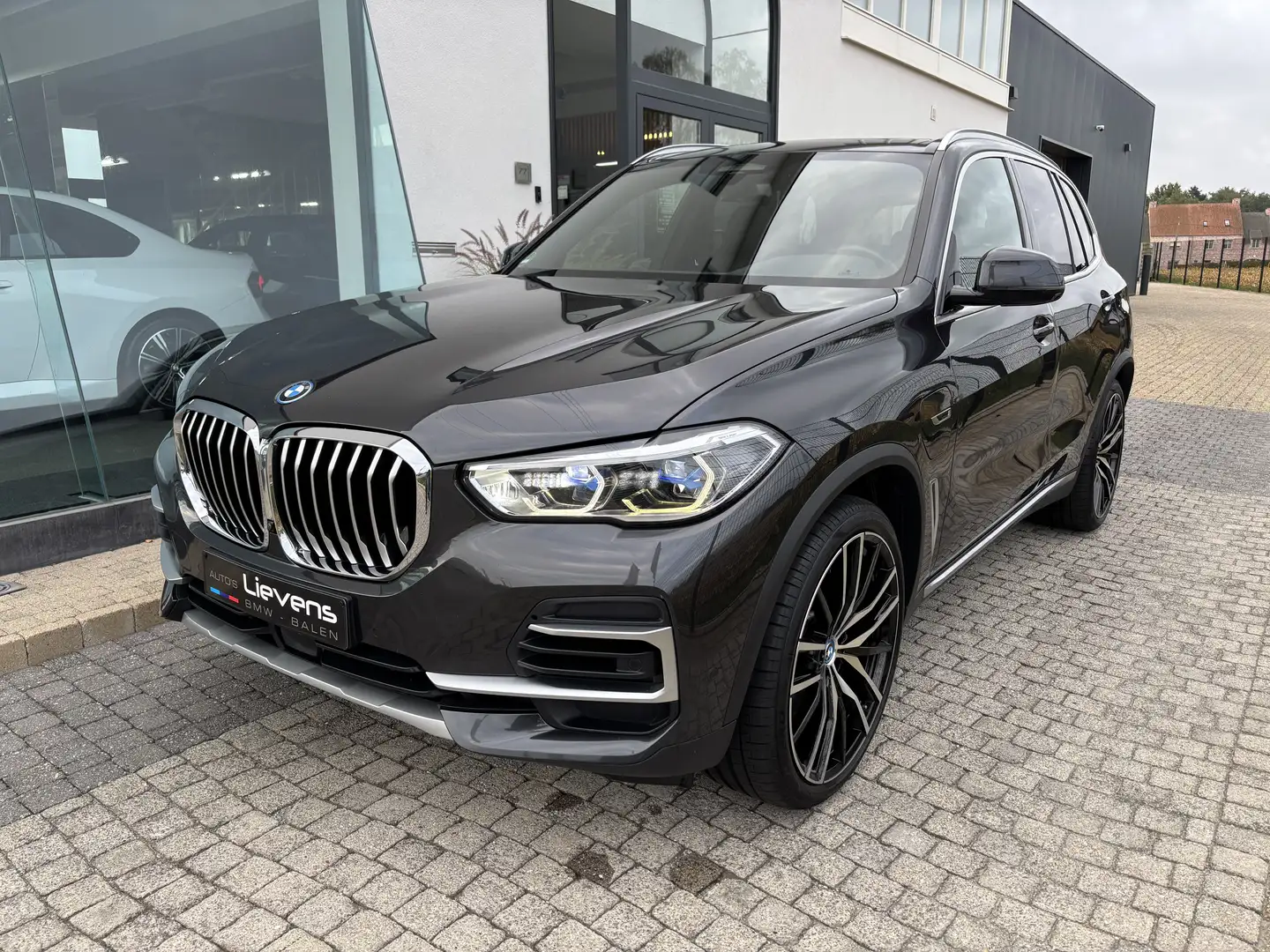 BMW X5 X5 xDrive45e xLine Panodak / Laser / Luchtvering Gris - 1