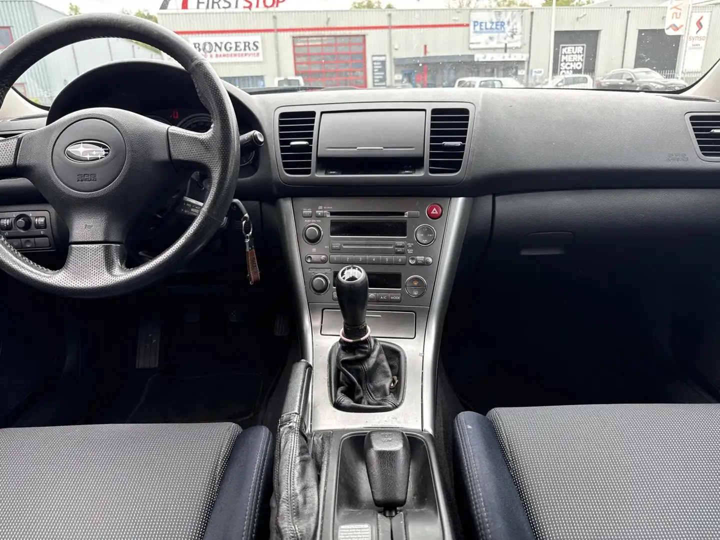 Subaru Legacy Touring Wagon 2.0R Comfort, climatronic, cruisecon Grau - 2